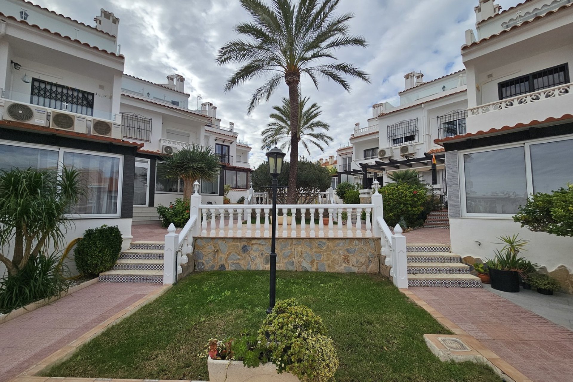 Resale - Town House - La Mata