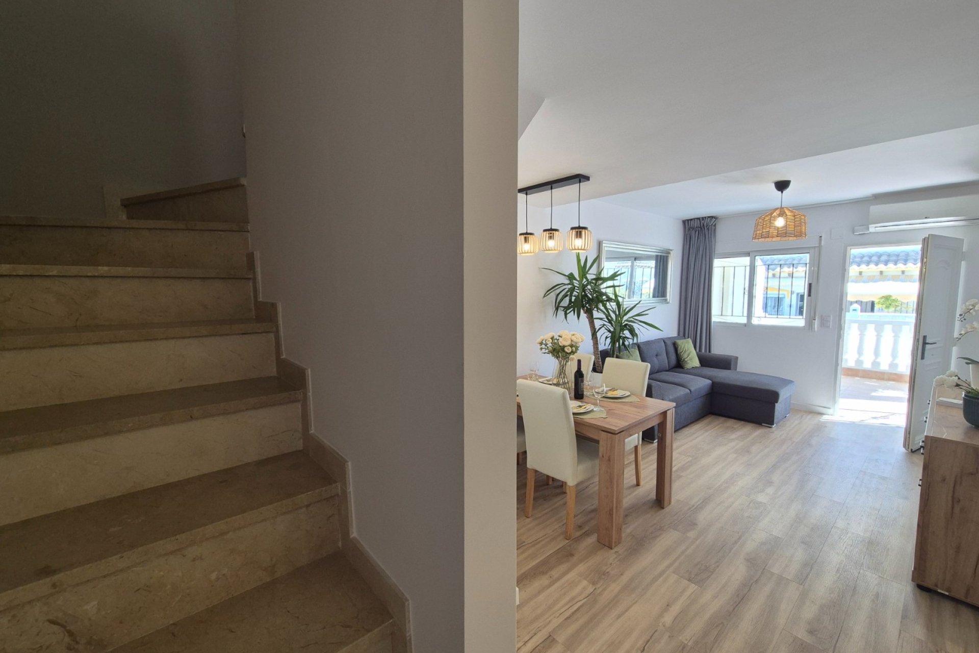 Resale - Townhouse * - Alicante * - La Florida