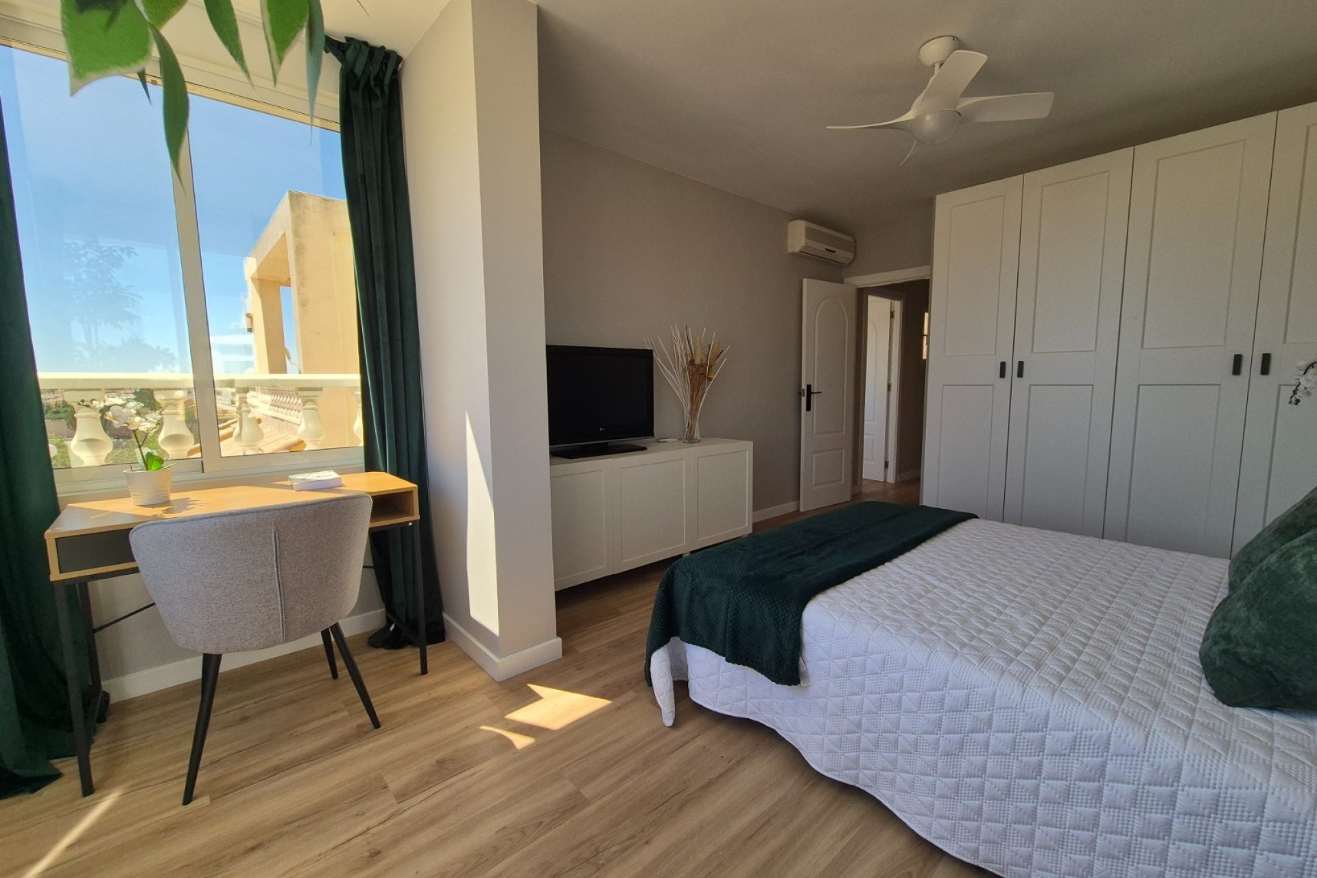 Resale - Townhouse * - Alicante * - La Florida
