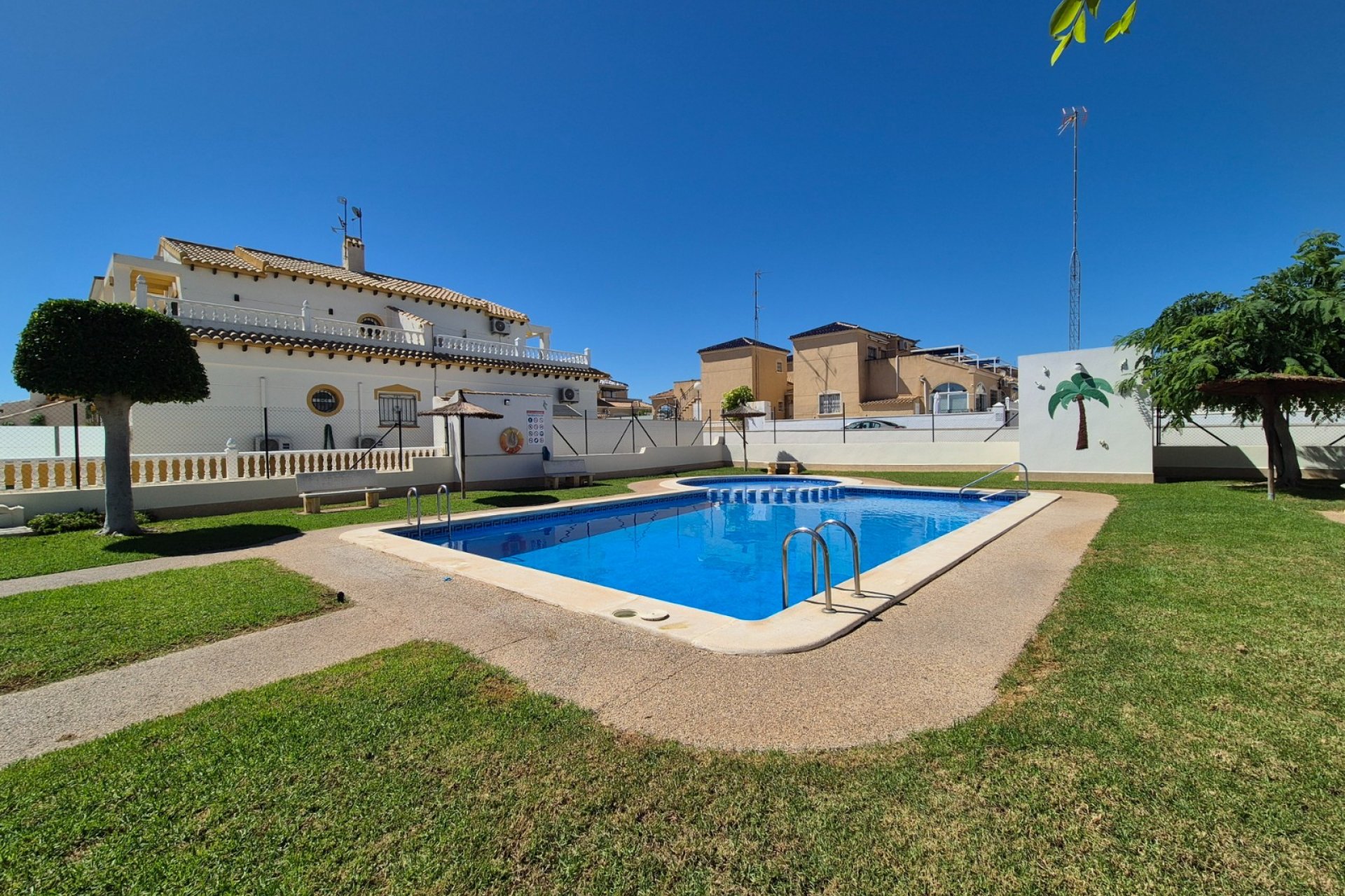 Resale - Townhouse * - Alicante * - La Florida
