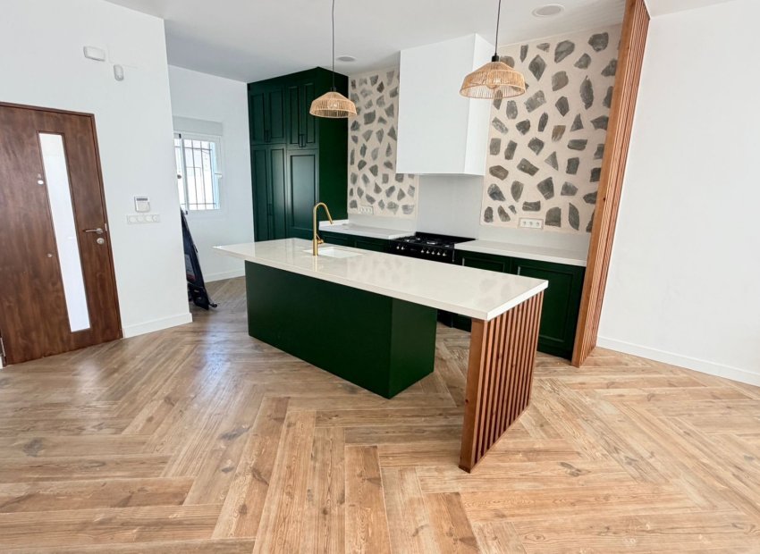 Resale - Townhouse * - Catral *
