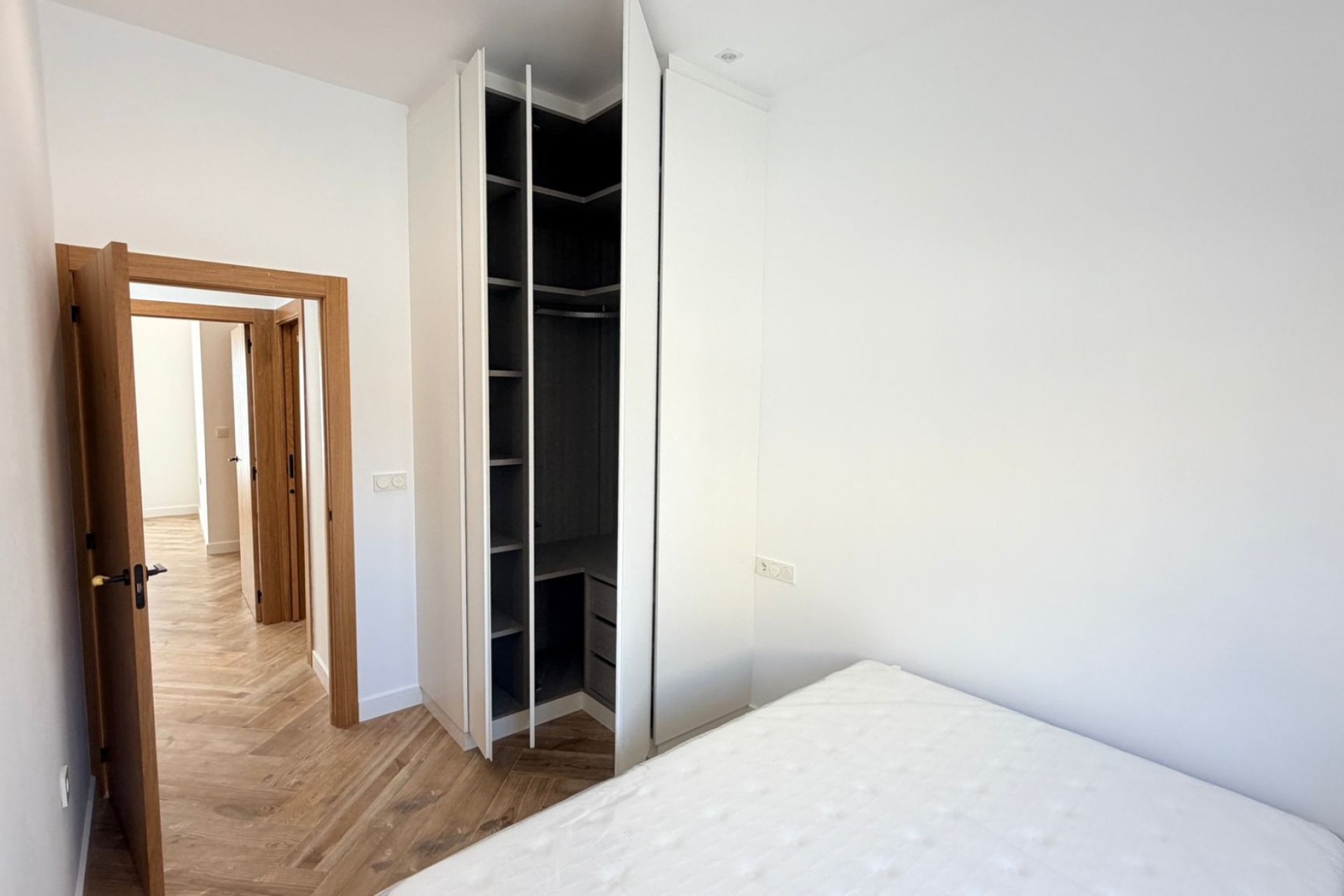 Resale - Townhouse * - Catral *