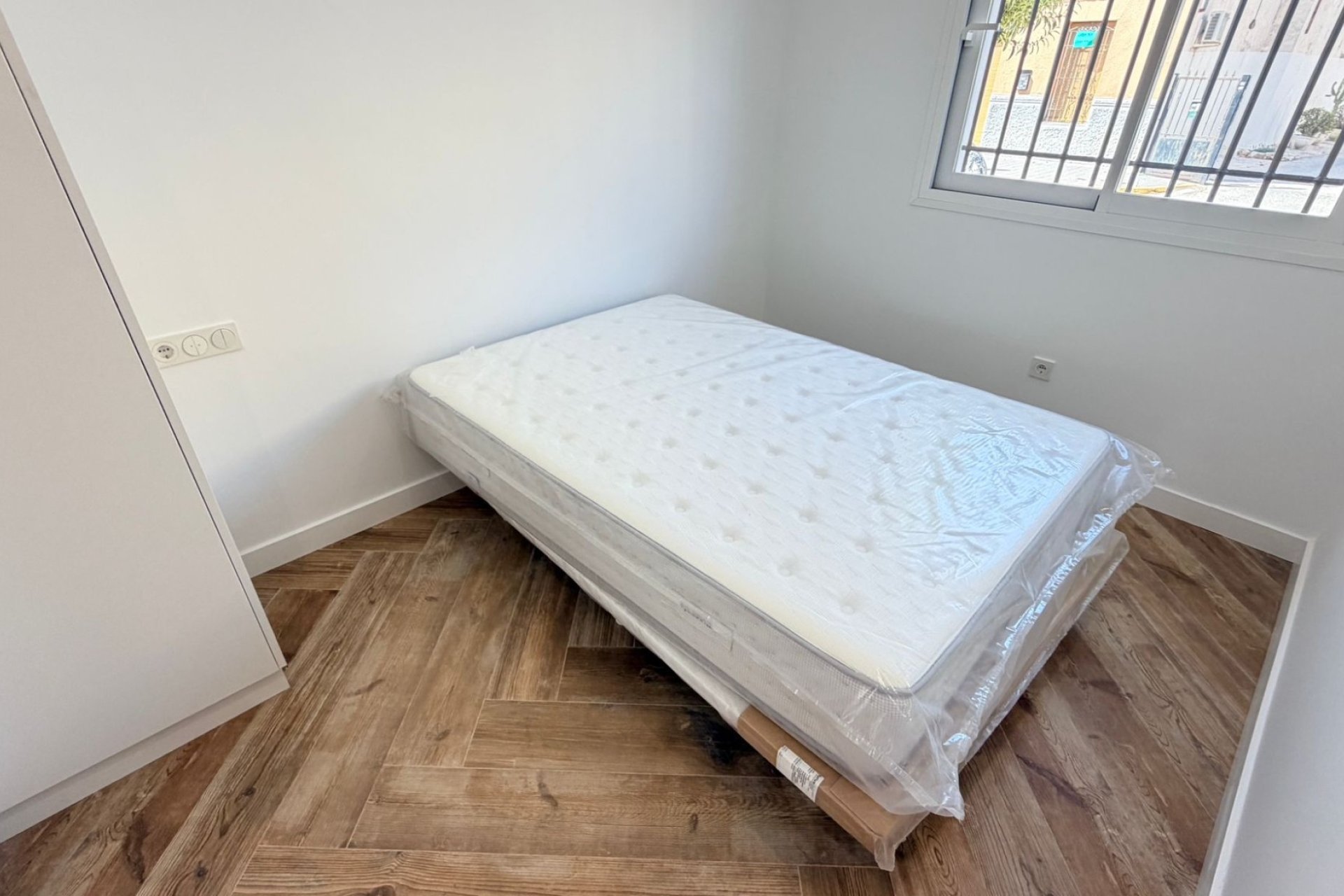 Resale - Townhouse * - Catral *