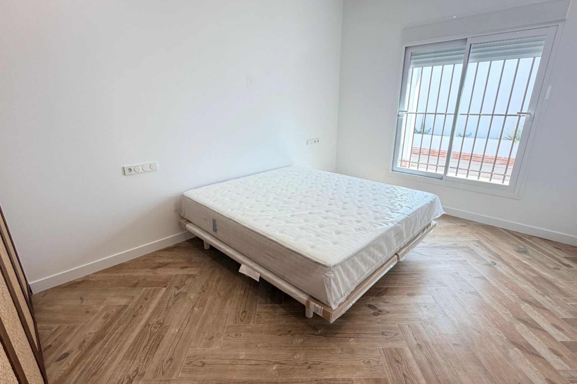 Resale - Townhouse * - Catral *