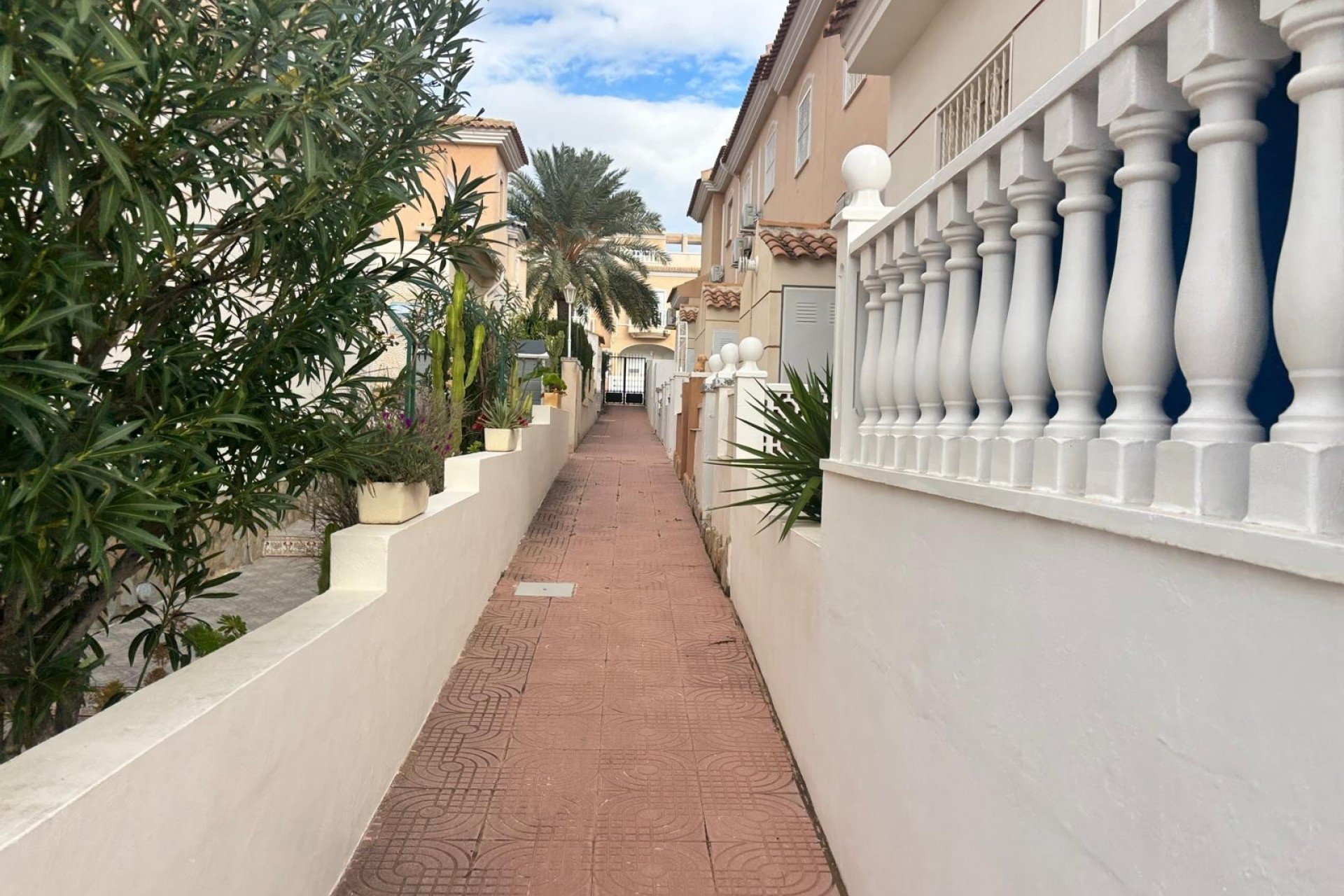 Resale - Townhouse * - Ciudad Quesada * - Doña Pepa *