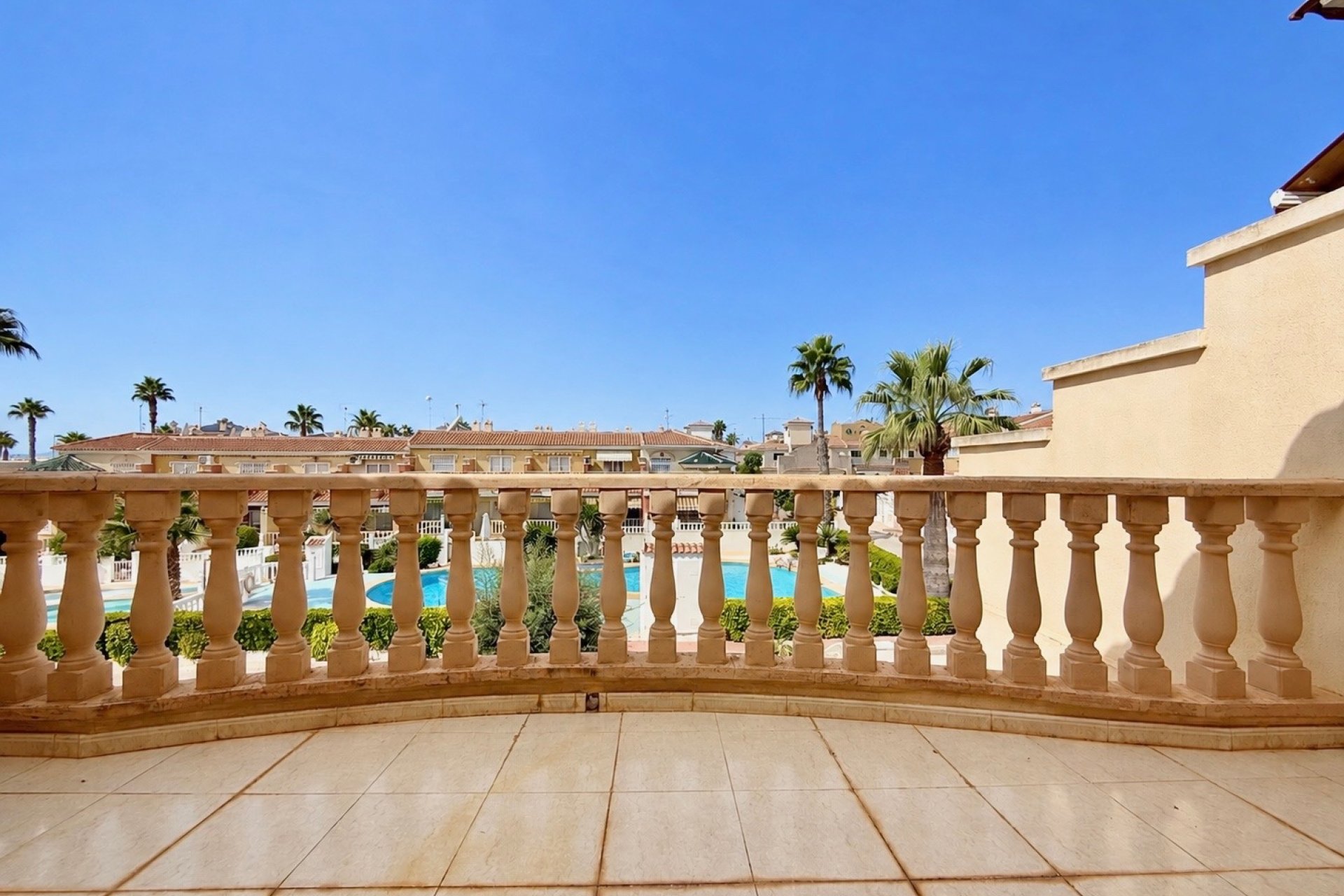 Resale - Townhouse * - Ciudad Quesada * - Doña Pepa *