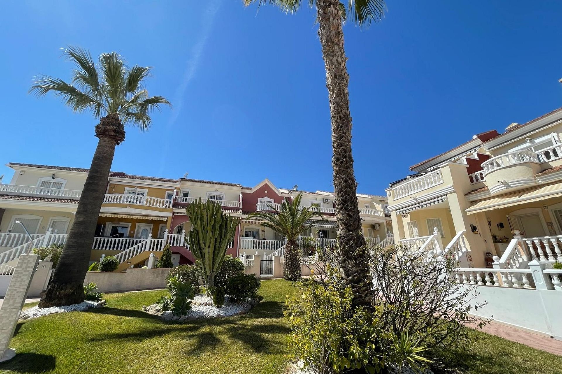 Resale - Townhouse * - Ciudad Quesada *