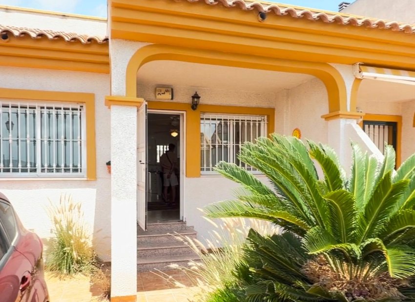 Resale - Townhouse * - Daya Nueva *