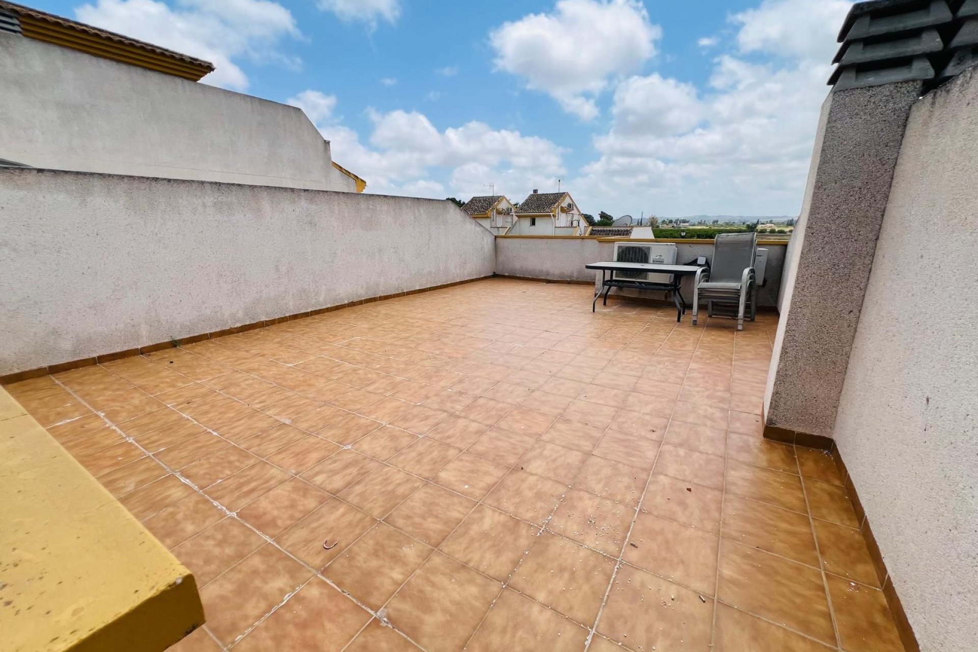 Resale - Townhouse * - Daya Nueva *