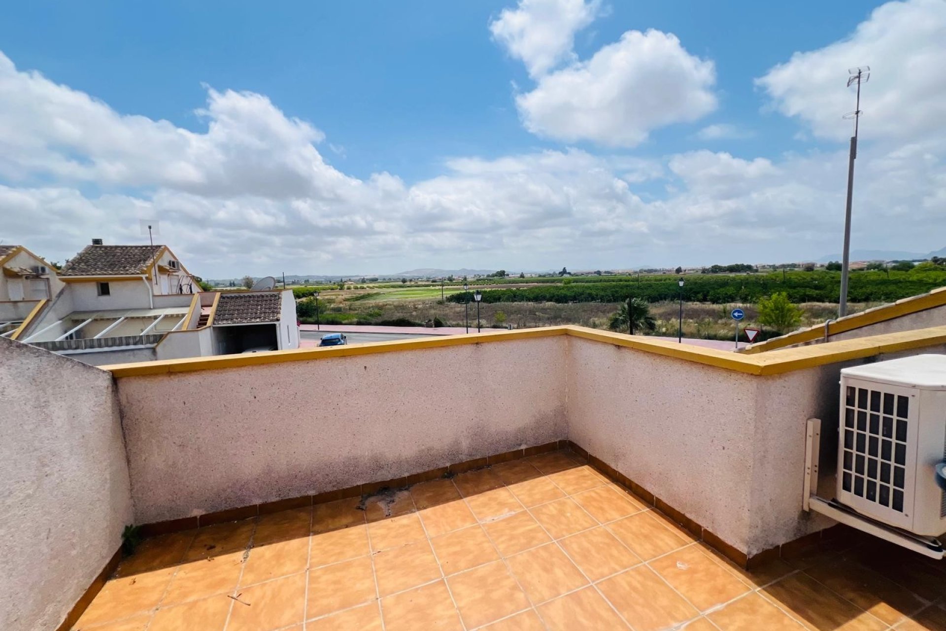 Resale - Townhouse * - Daya Nueva *