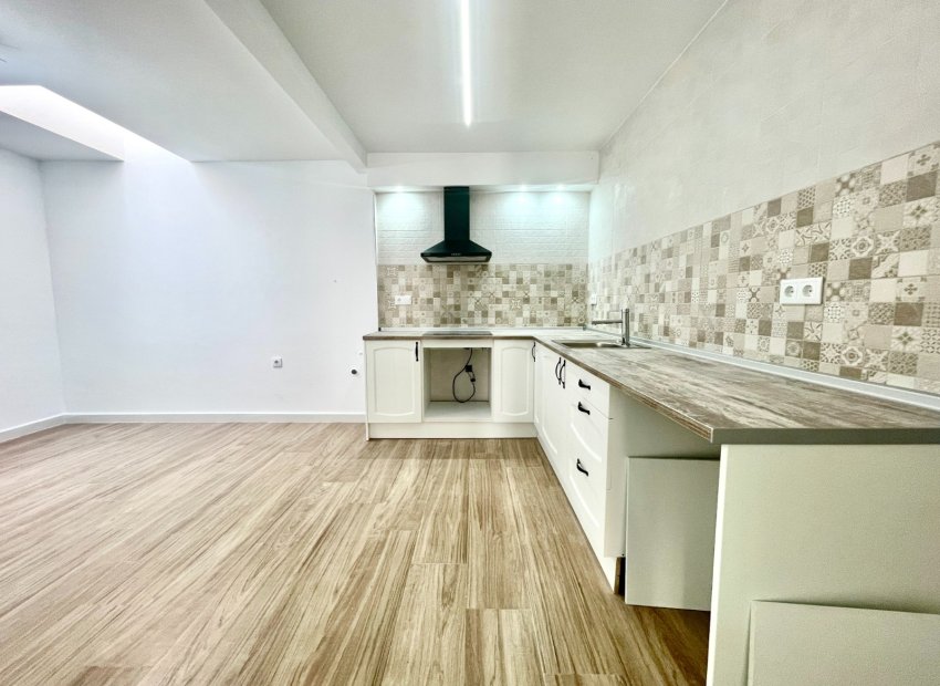 Resale - Townhouse * - Daya Vieja *