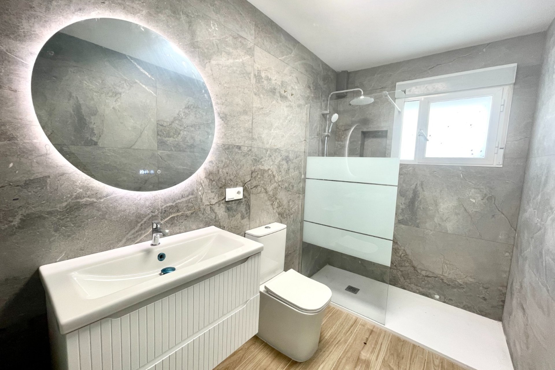 Resale - Townhouse * - Daya Vieja *