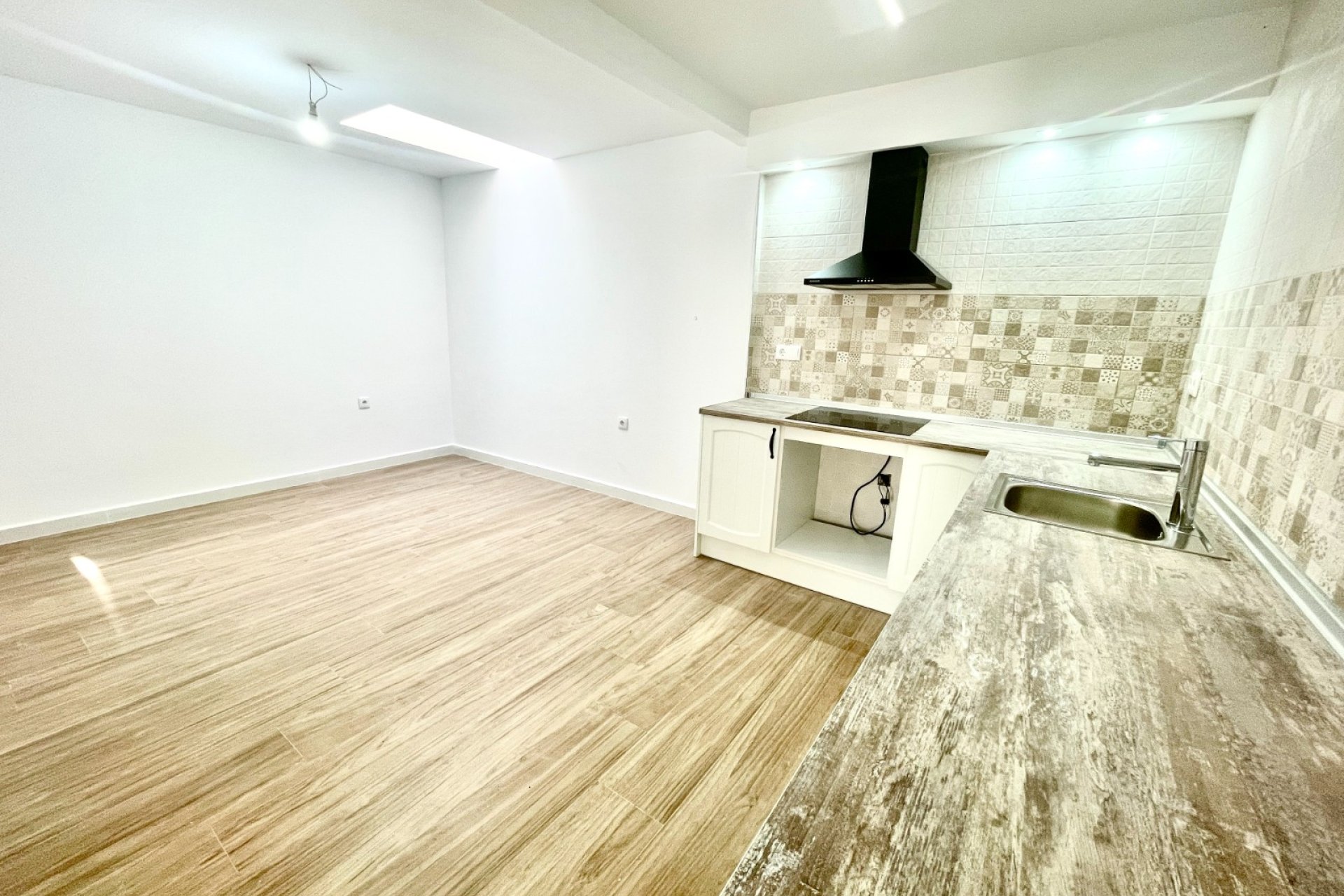 Resale - Townhouse * - Daya Vieja *