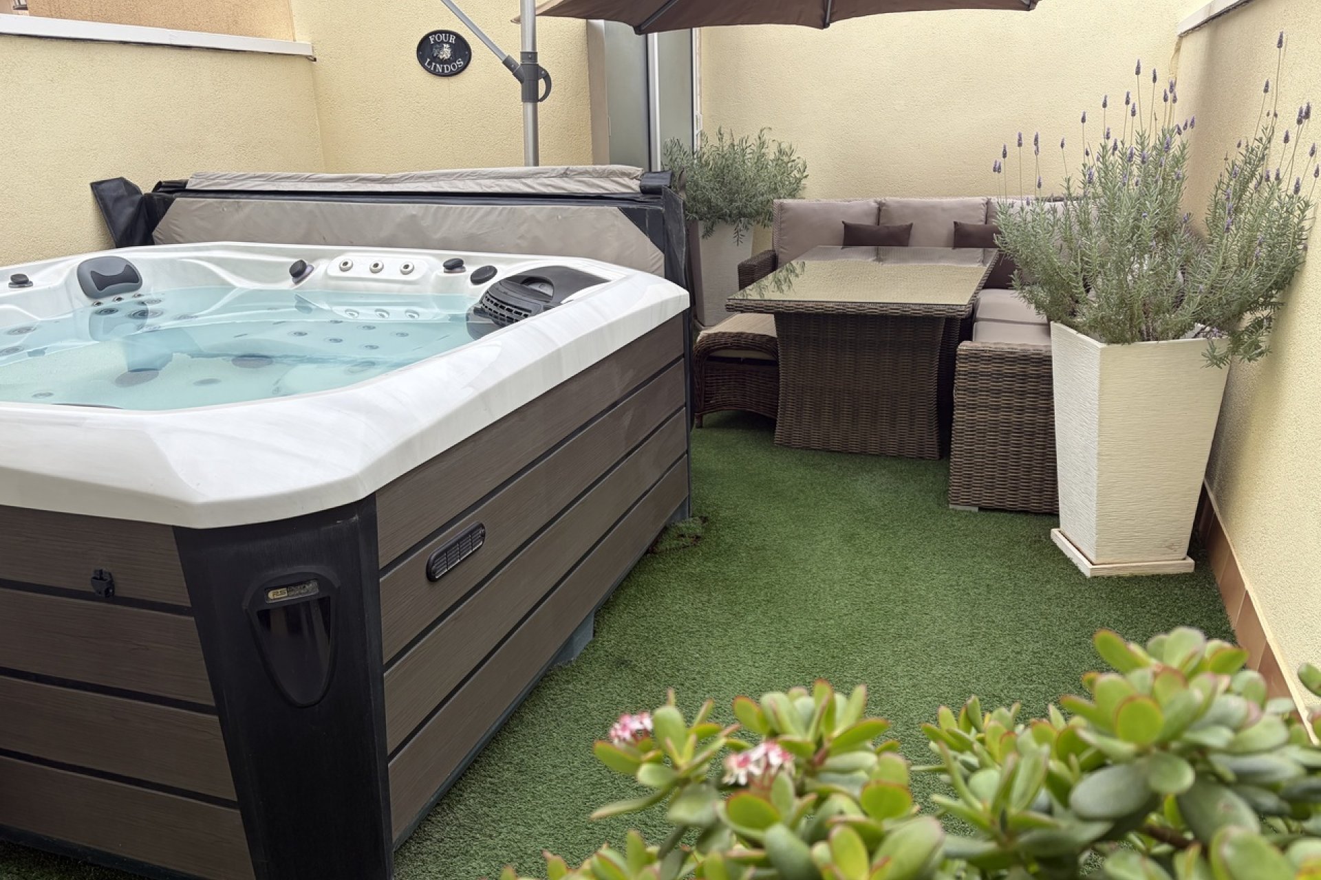 Resale - Townhouse * - Heredades *