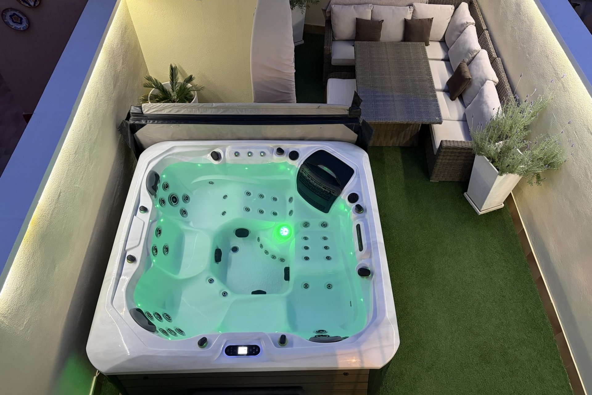 Resale - Townhouse * - Heredades *