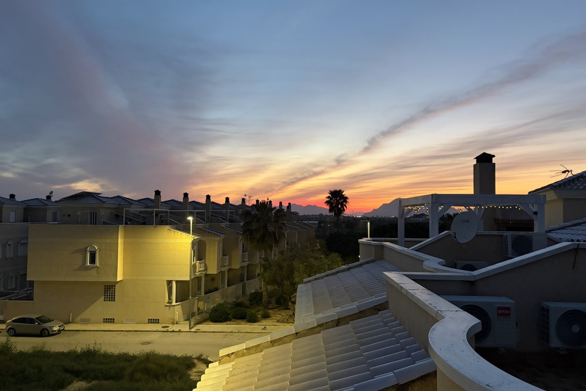 Resale - Townhouse * - Heredades *