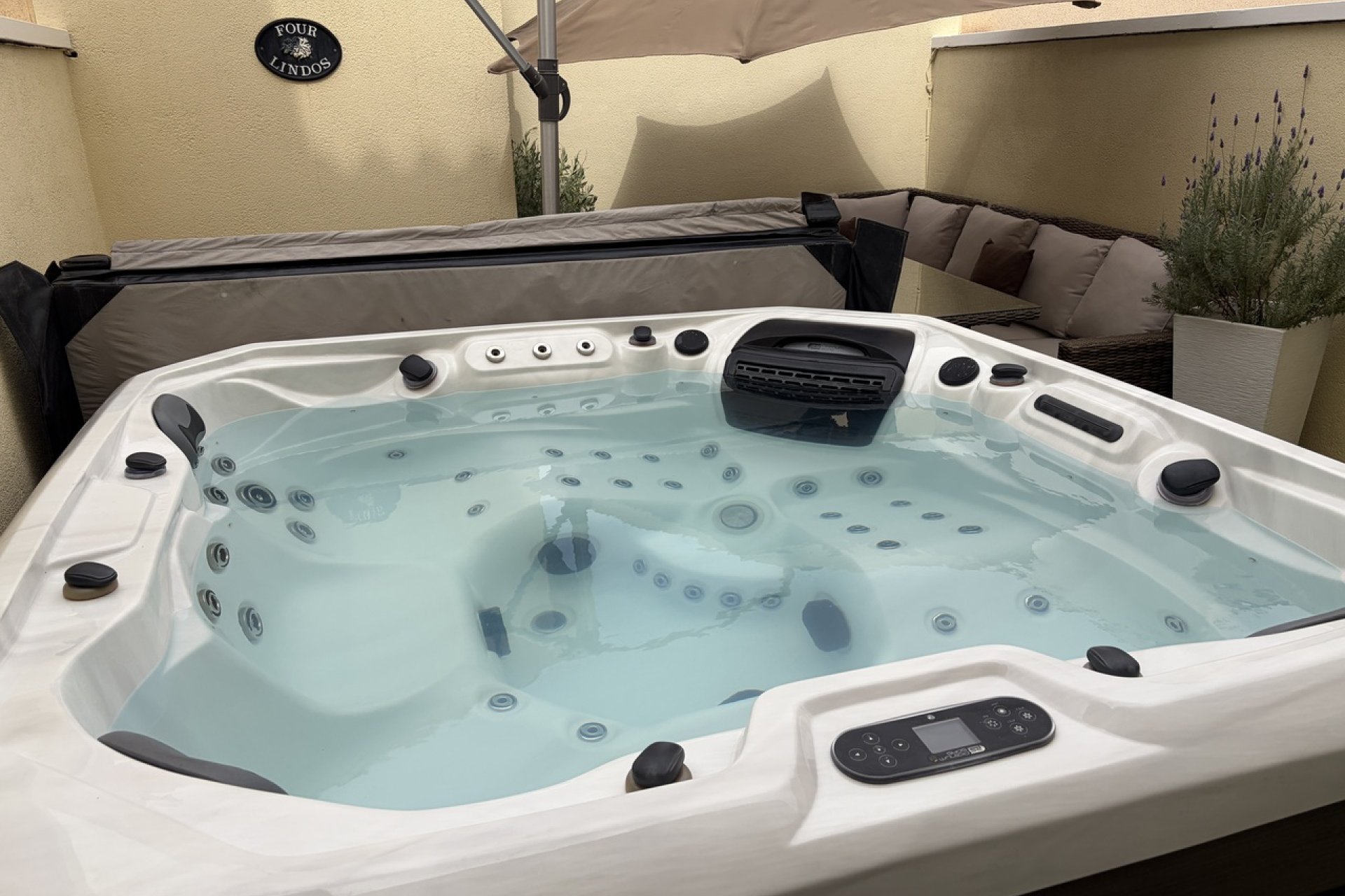 Resale - Townhouse * - Heredades *