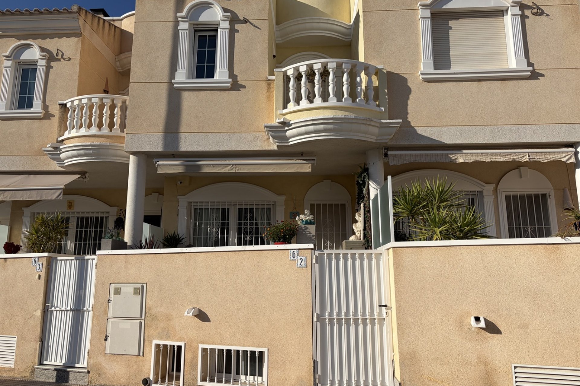 Resale - Townhouse * - Heredades *