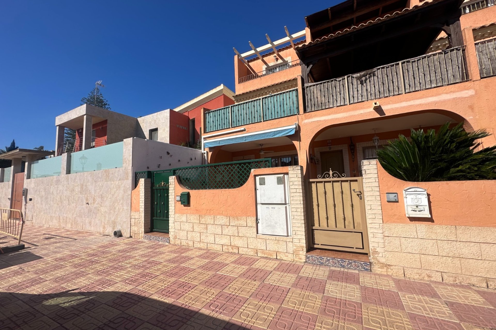 Resale - Townhouse * - Jacarilla *