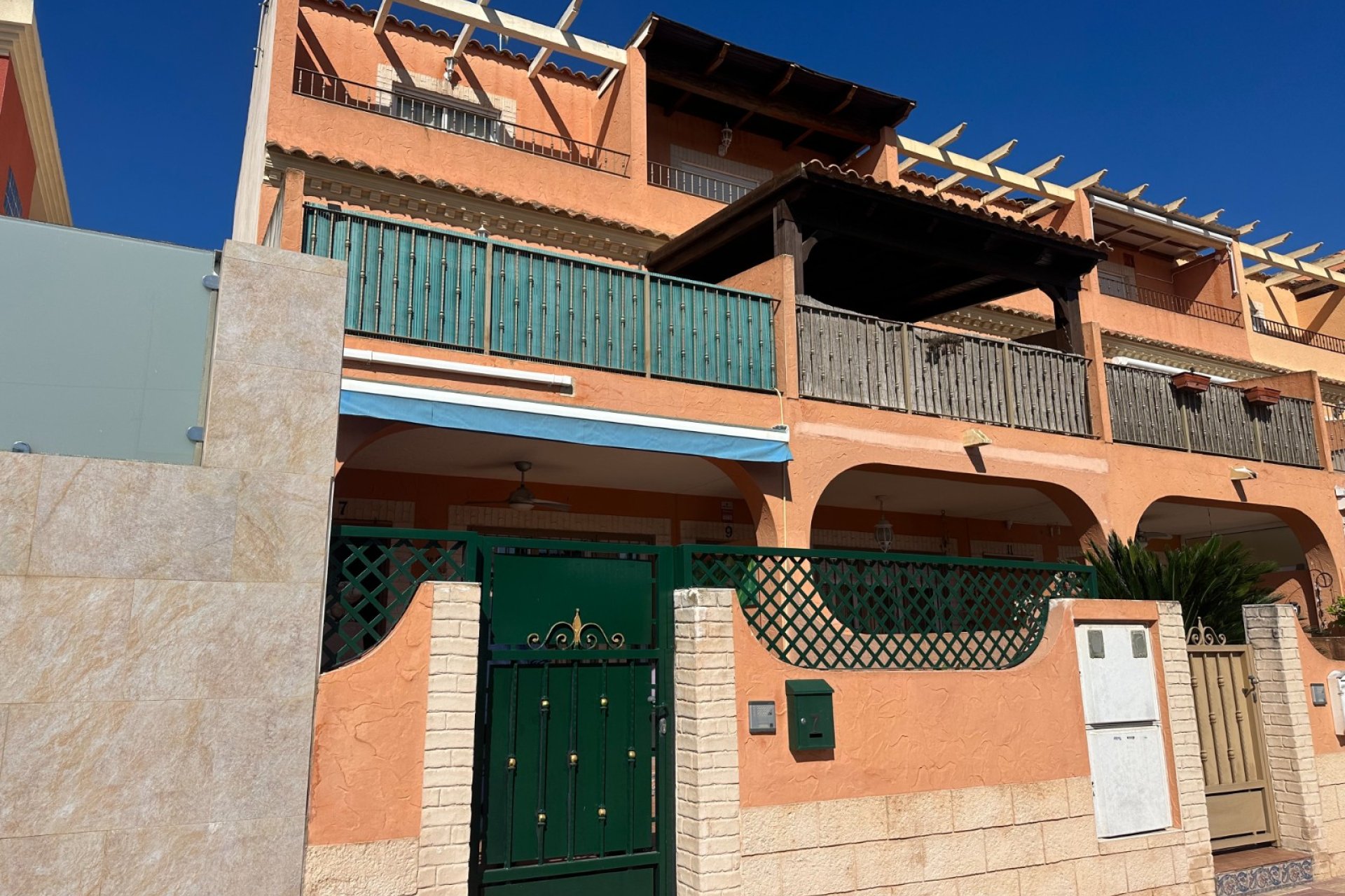 Resale - Townhouse * - Jacarilla *