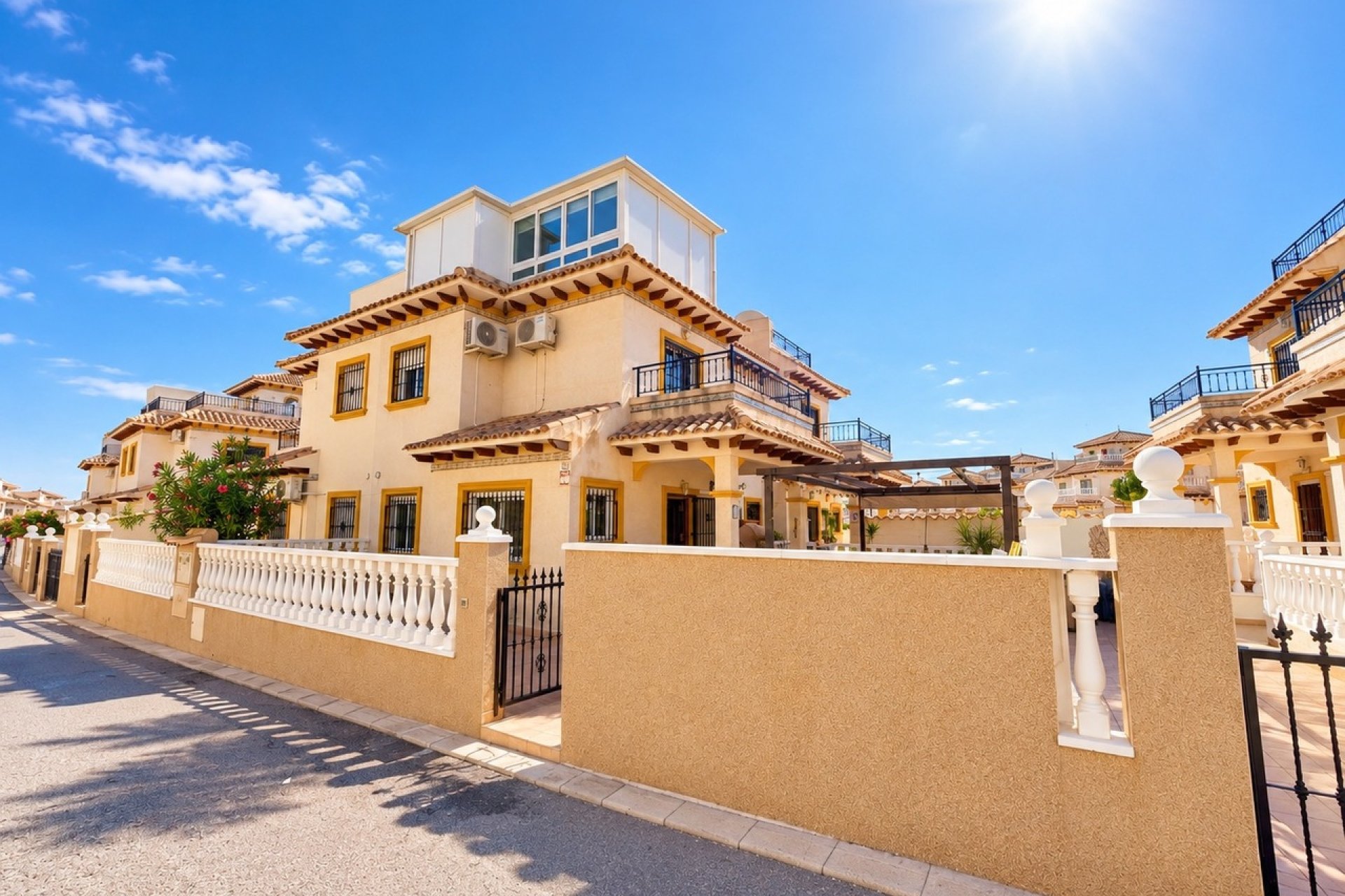 Resale - Townhouse * - La Zenia *