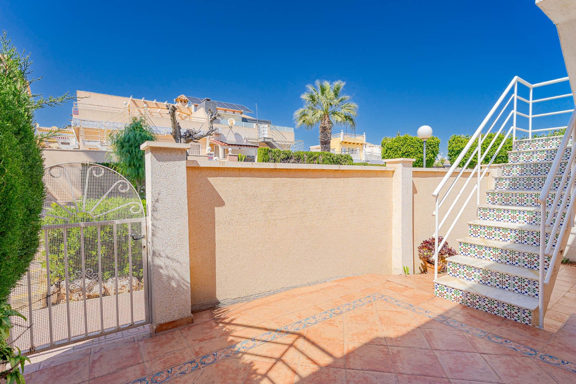 Resale - Townhouse * - Los Altos *