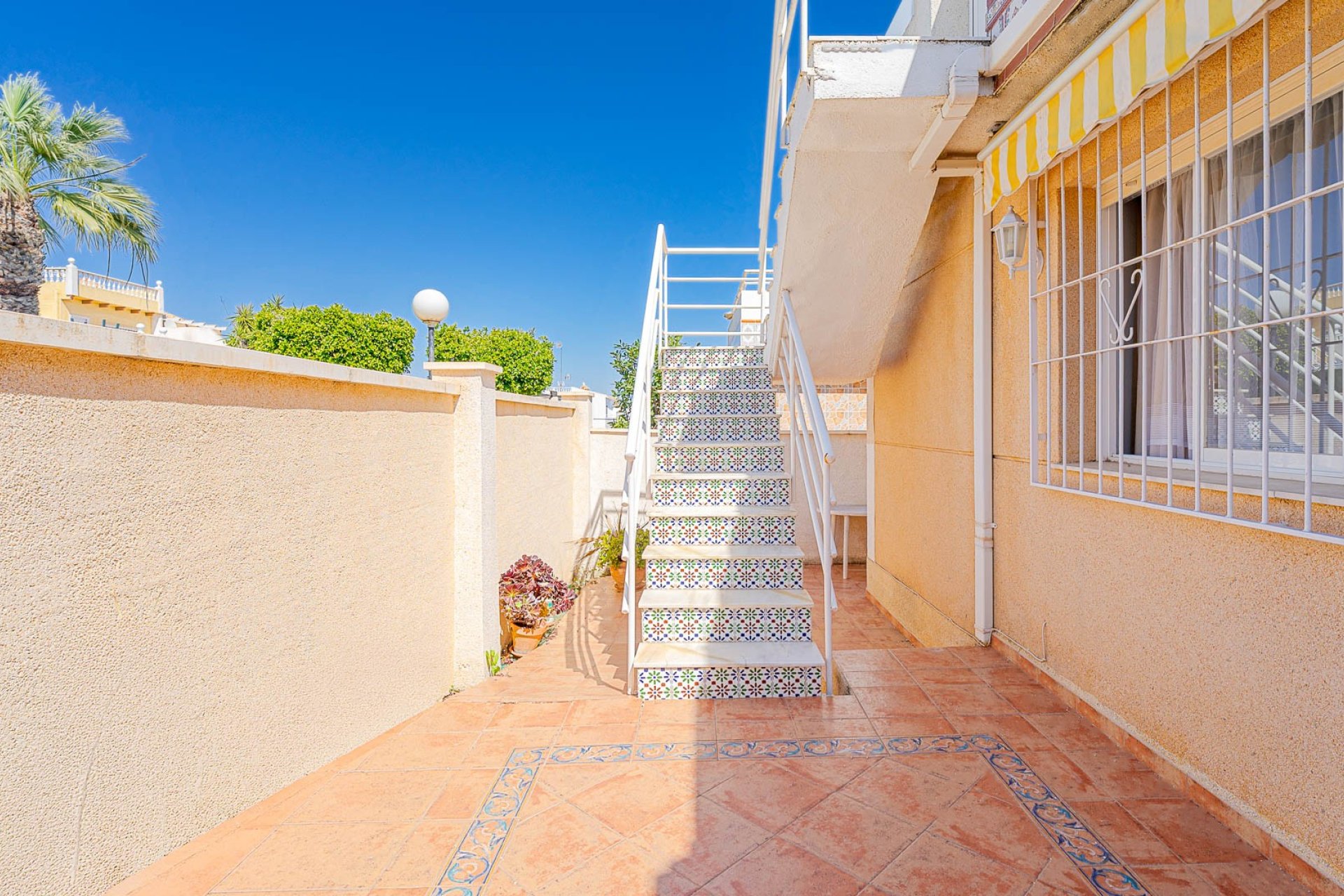 Resale - Townhouse * - Los Altos *