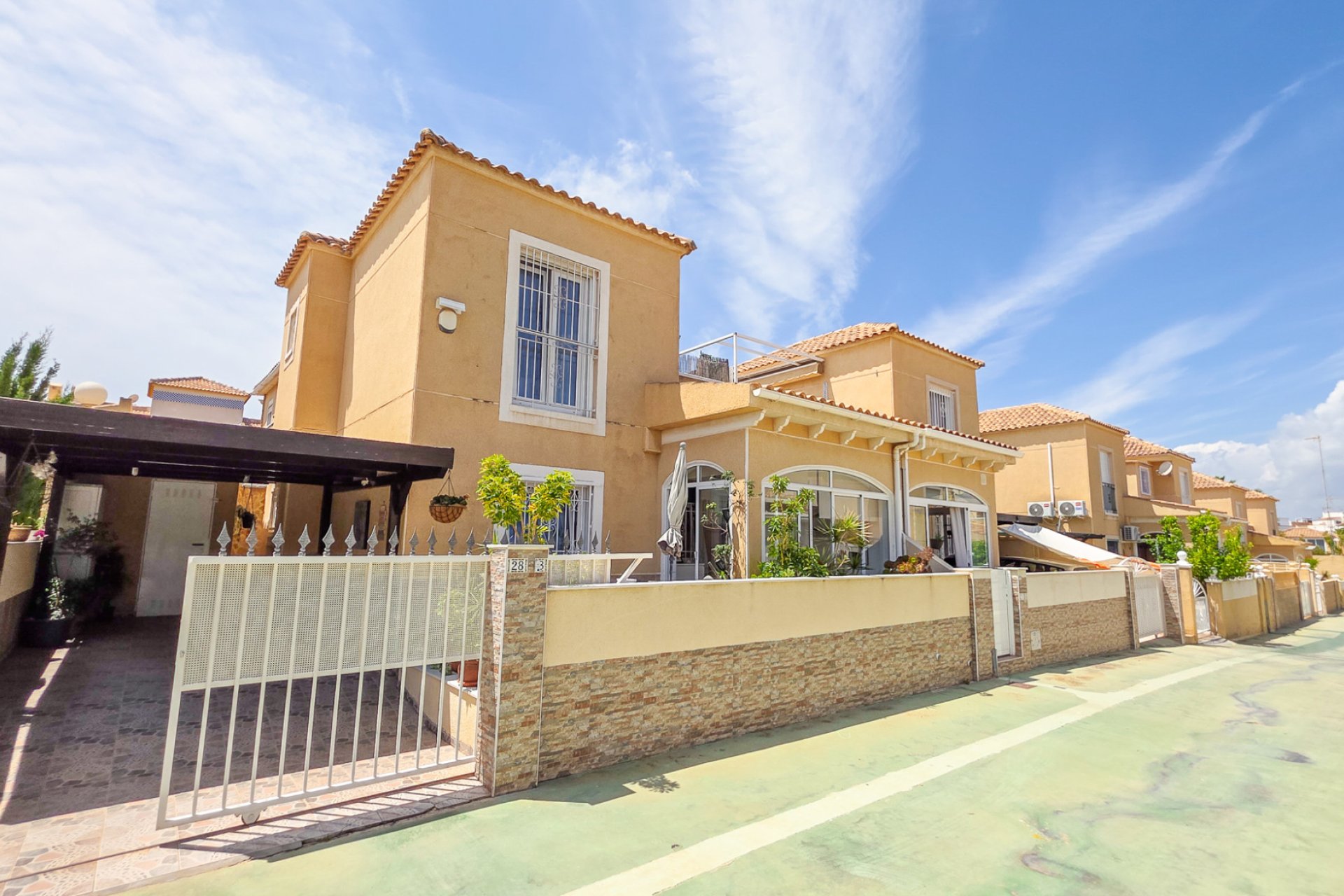 Resale - Townhouse * - Los Balcones *