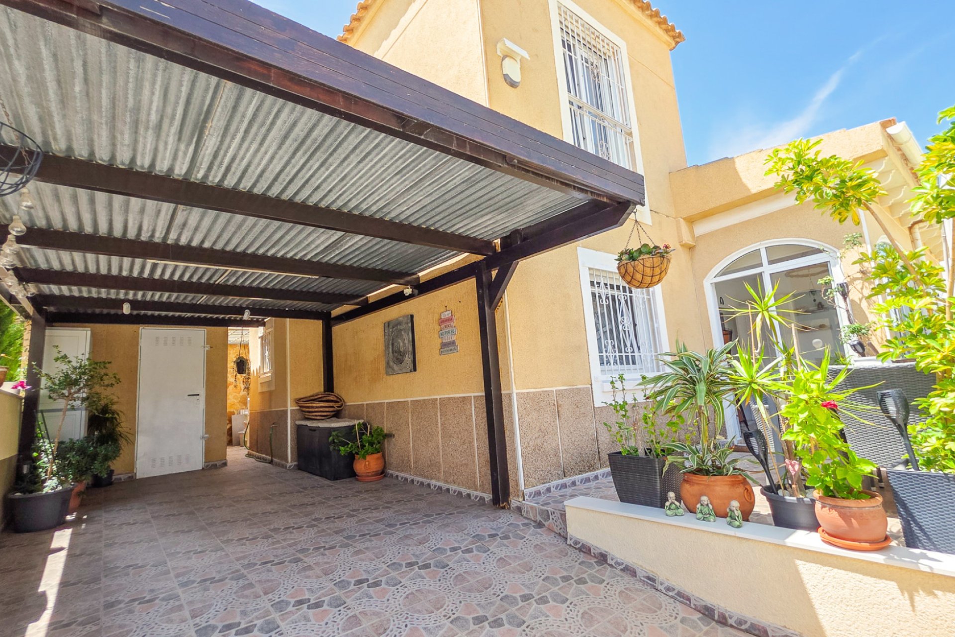 Resale - Townhouse * - Los Balcones *