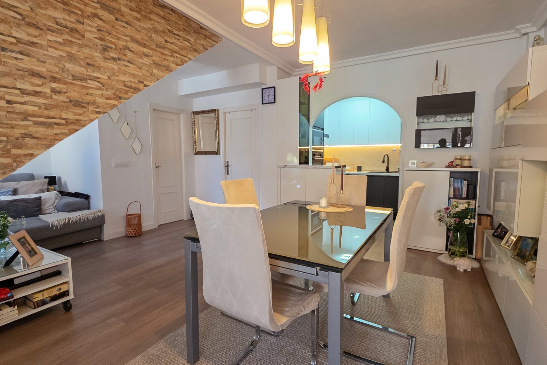 Resale - Townhouse * - Los Balcones *