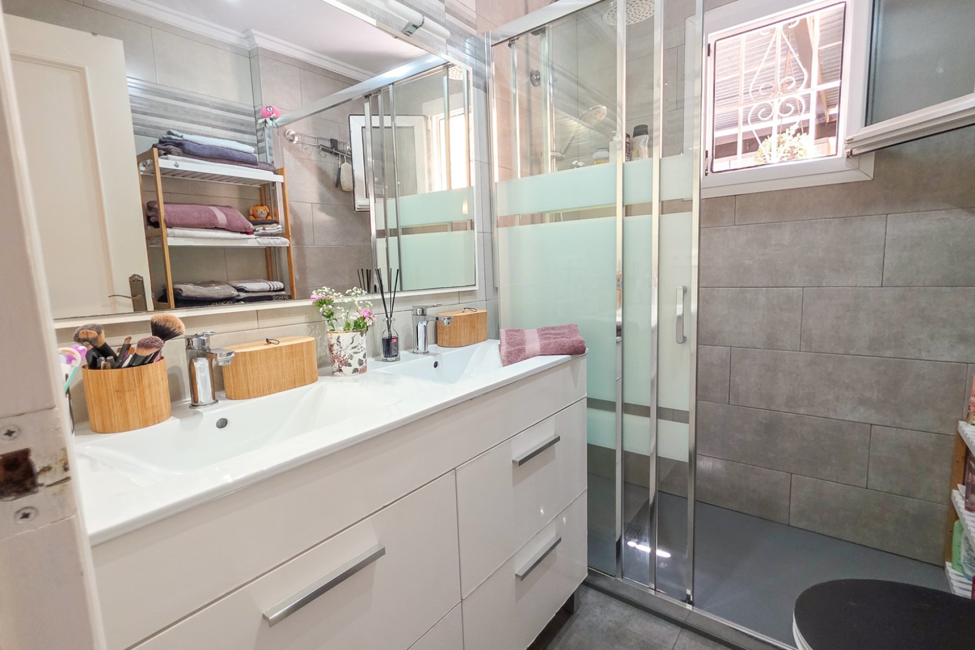 Resale - Townhouse * - Los Balcones *