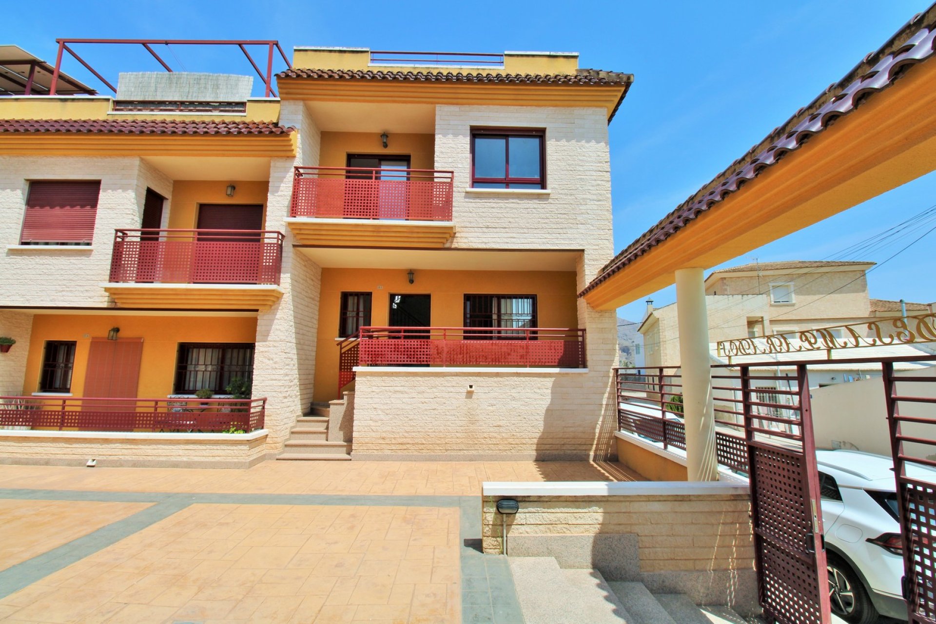 Resale - Townhouse * - Los Desamparados * - Alicante - City *