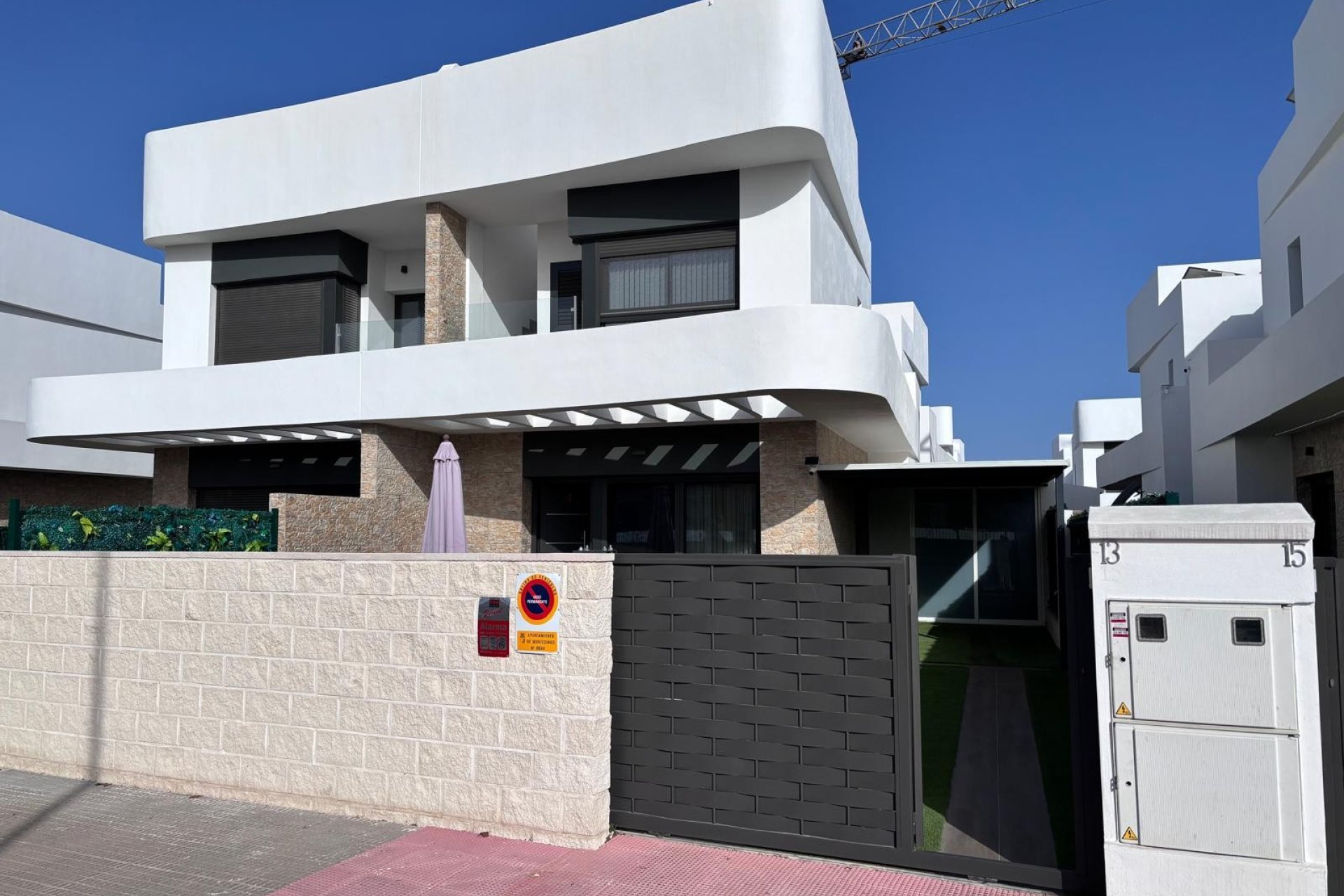 Resale - Townhouse * - Los Montesinos * - La Herada