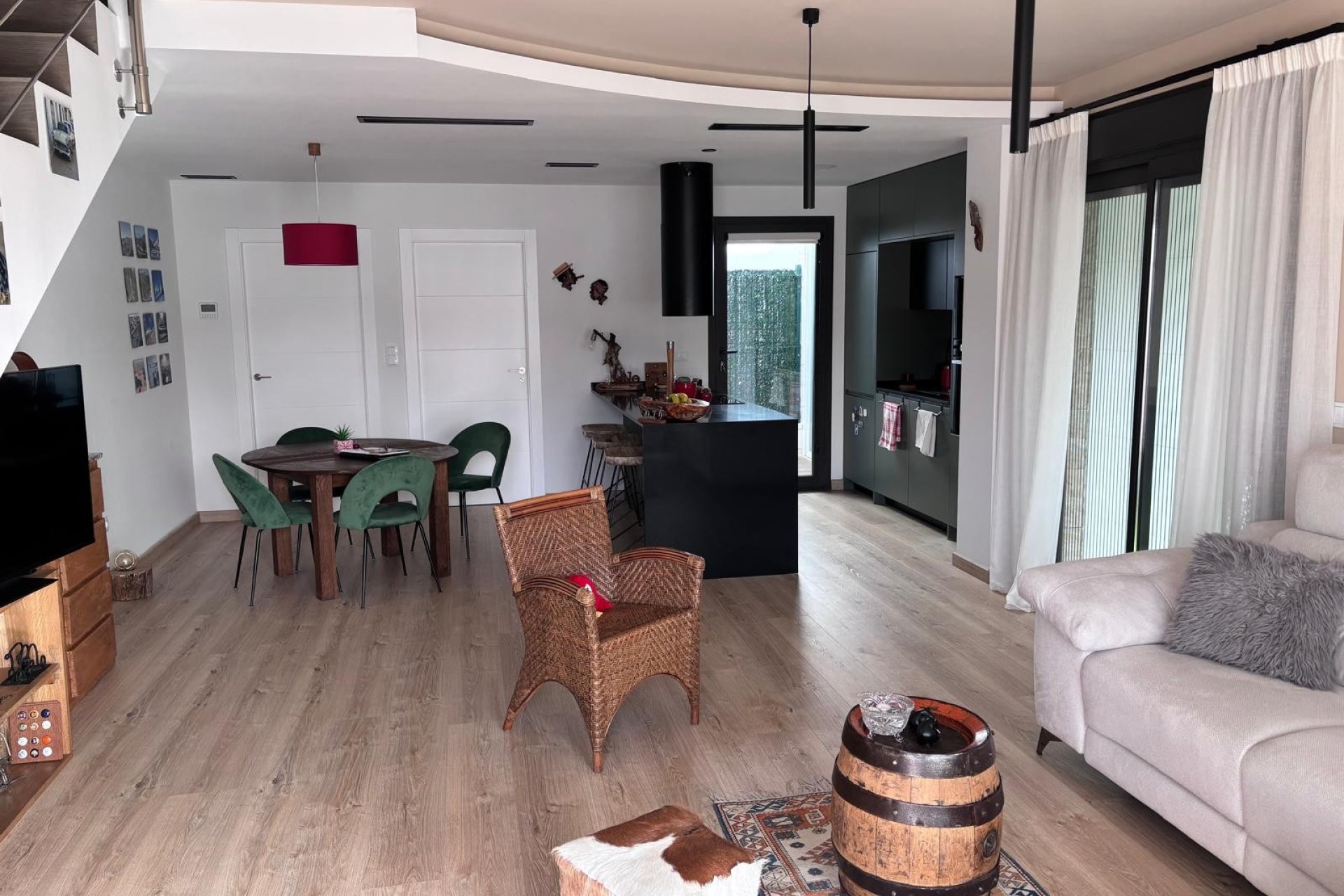 Resale - Townhouse * - Los Montesinos * - La Herada