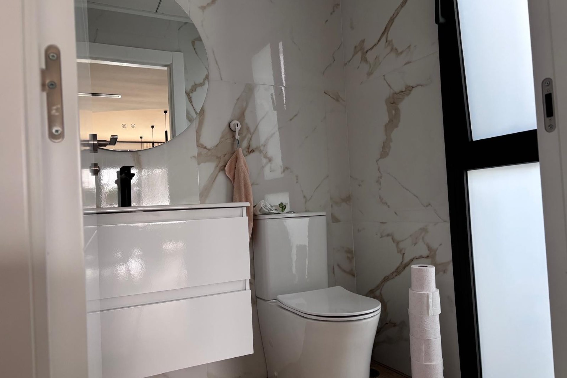 Resale - Townhouse * - Los Montesinos * - La Herada