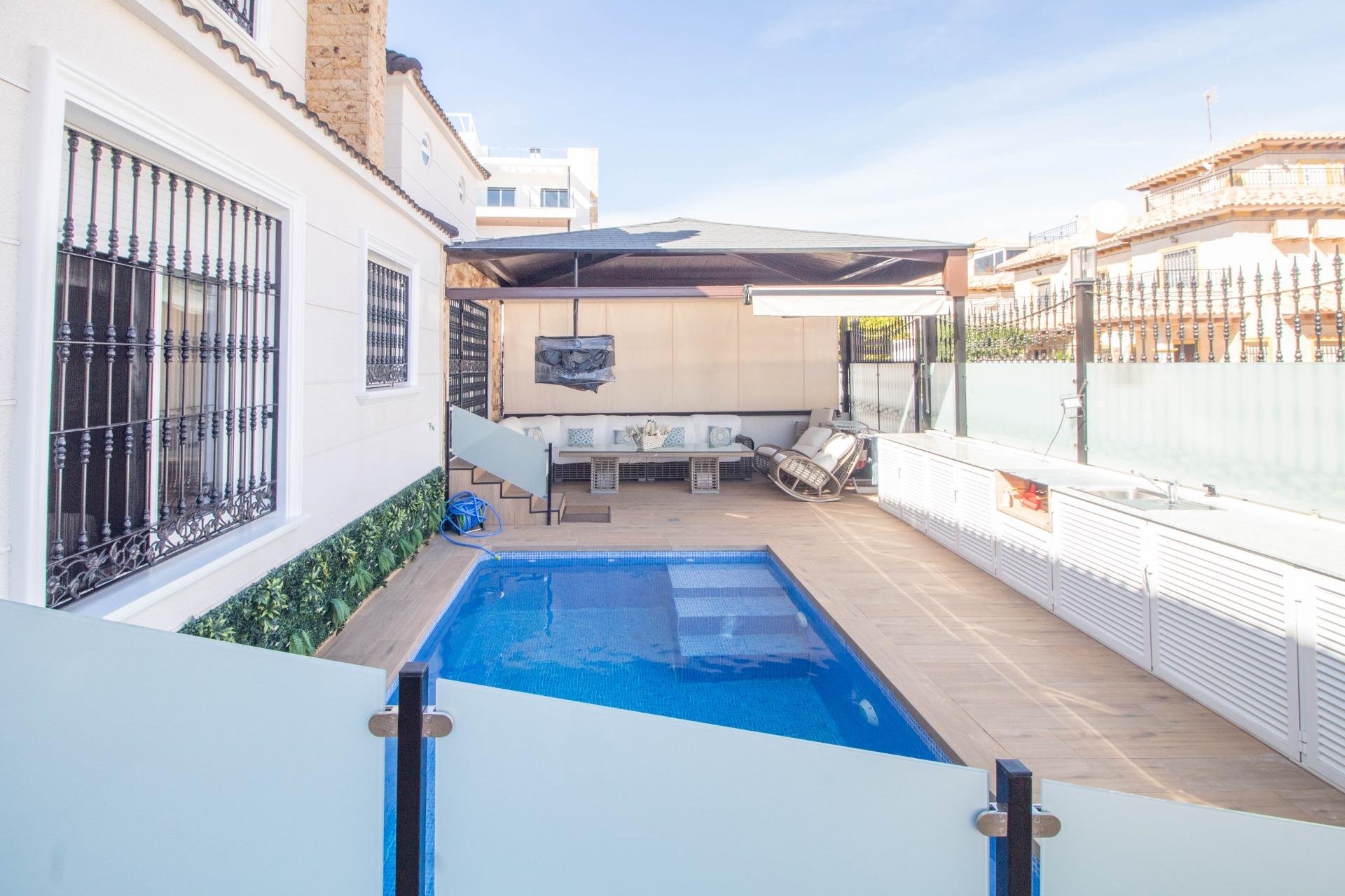 Resale - Townhouse * - Orihuela Costa - La Zenia *