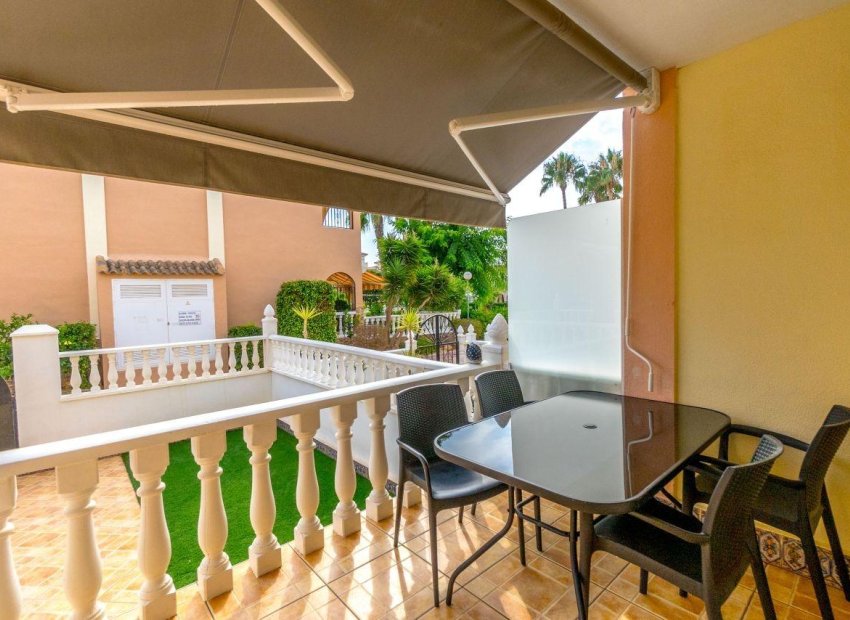 Resale - Townhouse * - Orihuela Costa * - Punta Prima *
