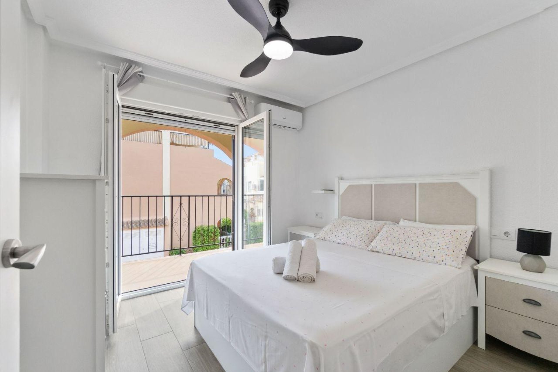 Resale - Townhouse * - Orihuela Costa * - Punta Prima *