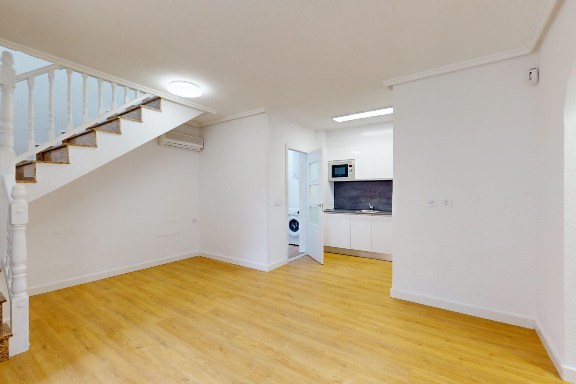 Resale - Townhouse * - San Miguel de Salinas * - Blue lagoon *