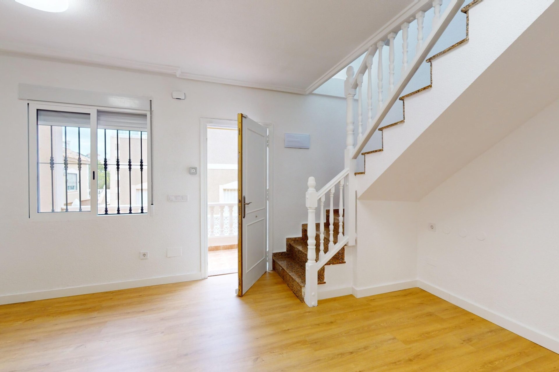 Resale - Townhouse * - San Miguel de Salinas * - Blue lagoon *