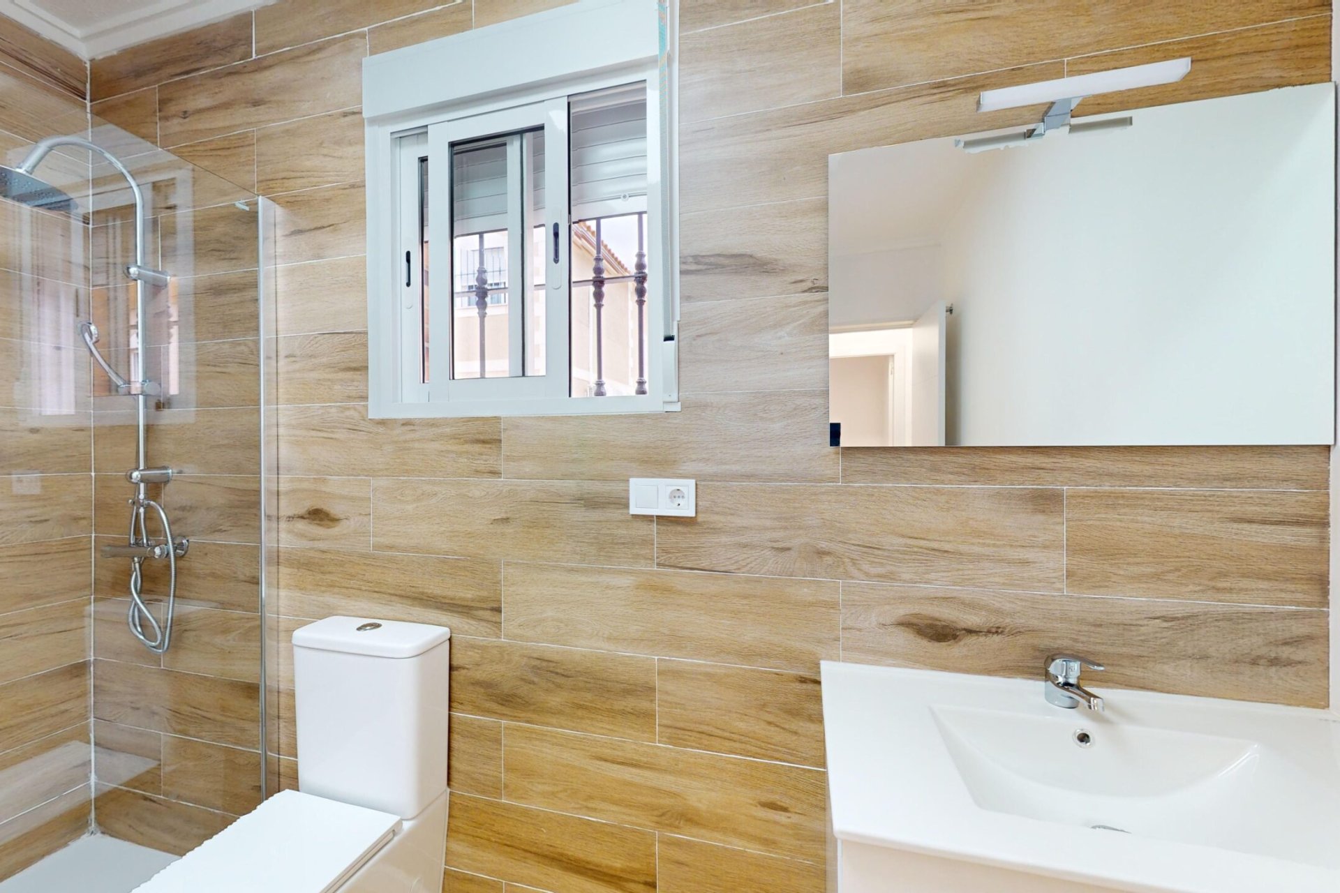 Resale - Townhouse * - San Miguel de Salinas * - Blue lagoon *