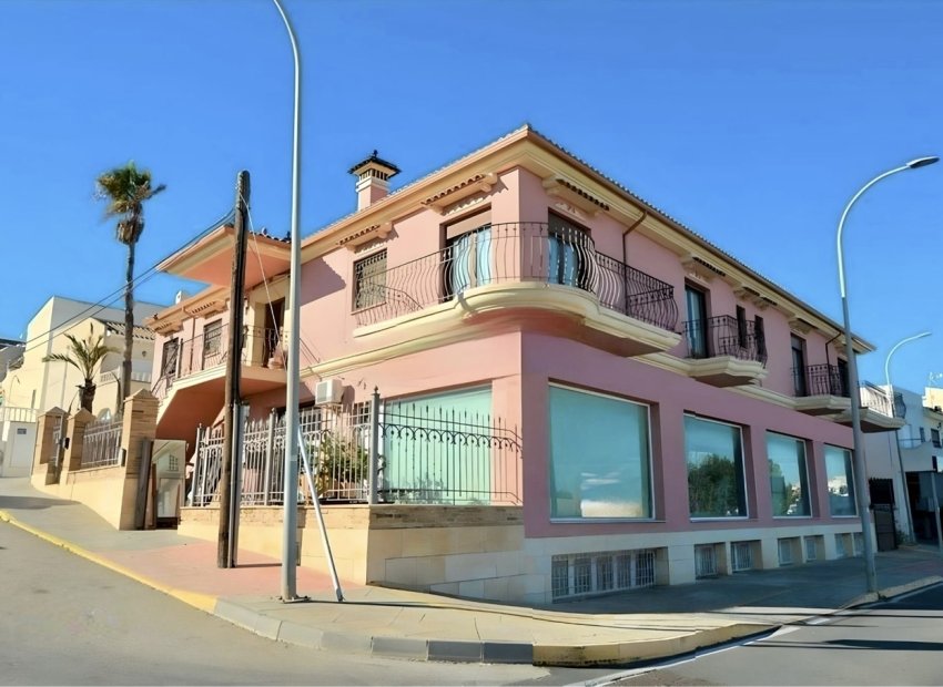 Resale - Townhouse * - San Miguel de Salinas *