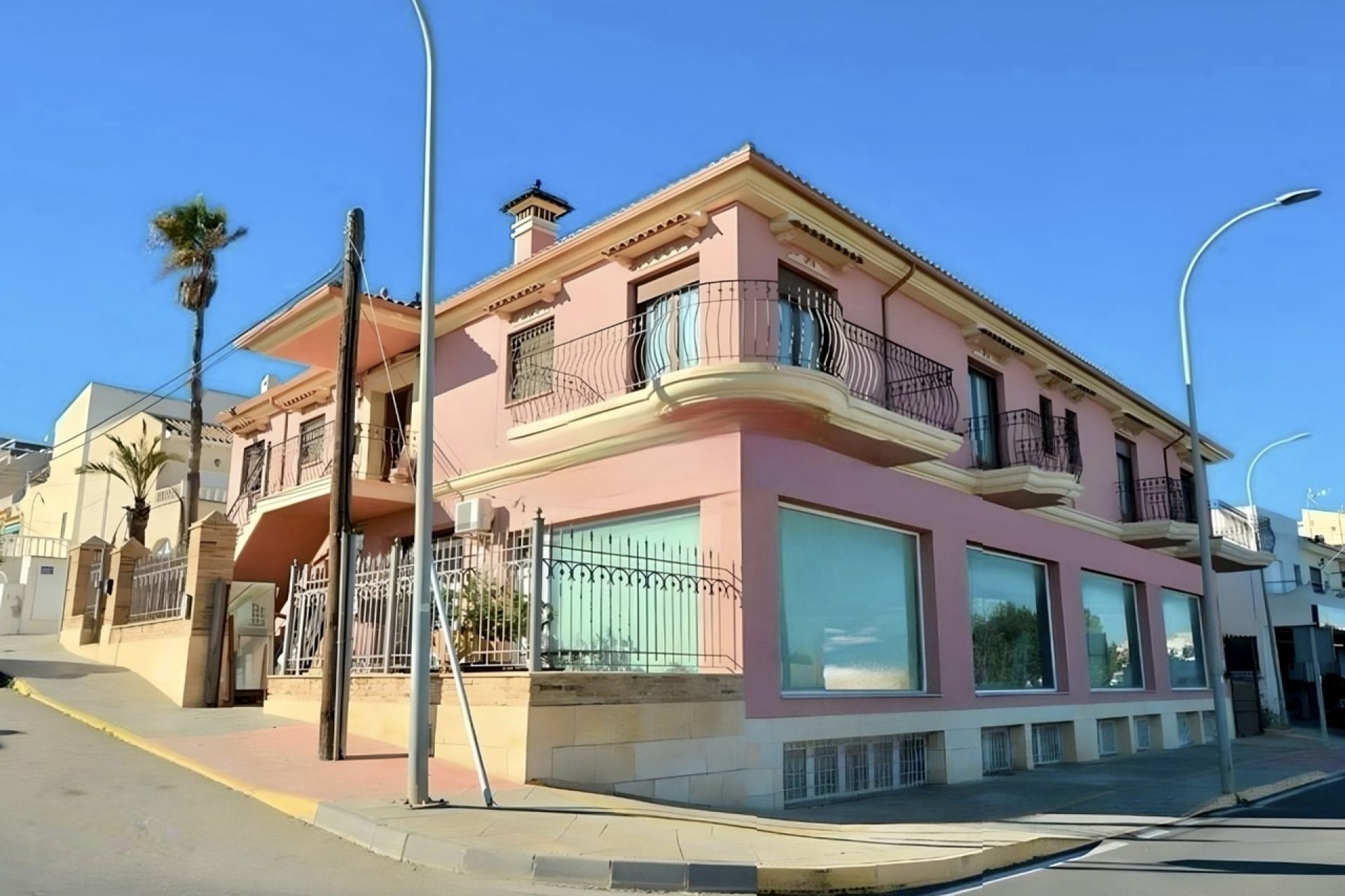Resale - Townhouse * - San Miguel de Salinas *