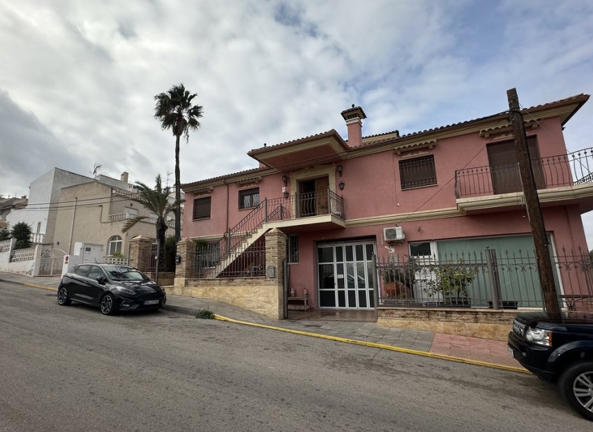 Resale - Townhouse * - San Miguel de Salinas *