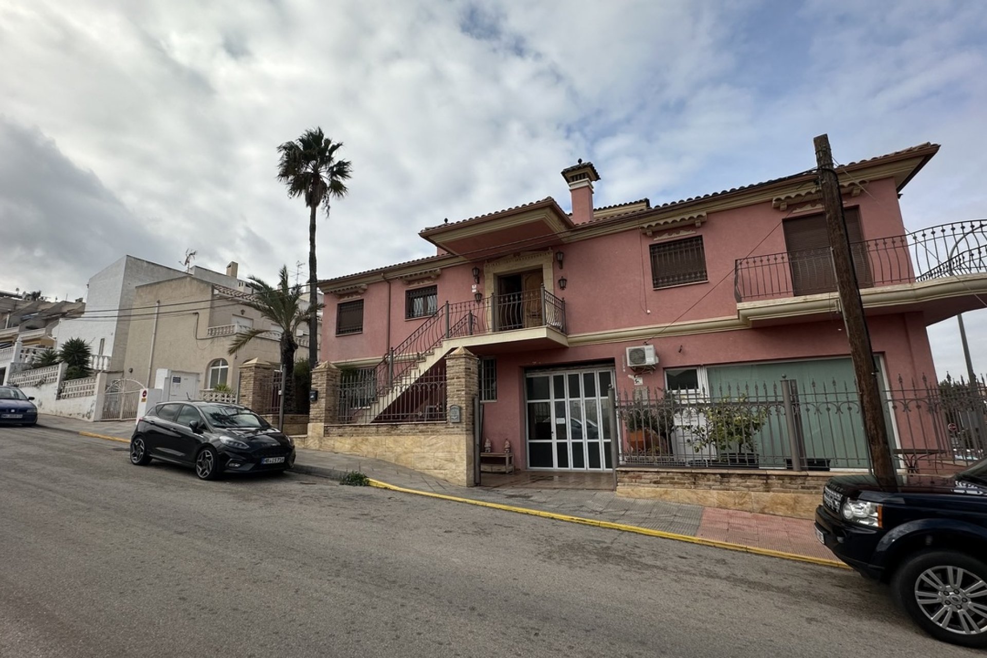 Resale - Townhouse * - San Miguel de Salinas *