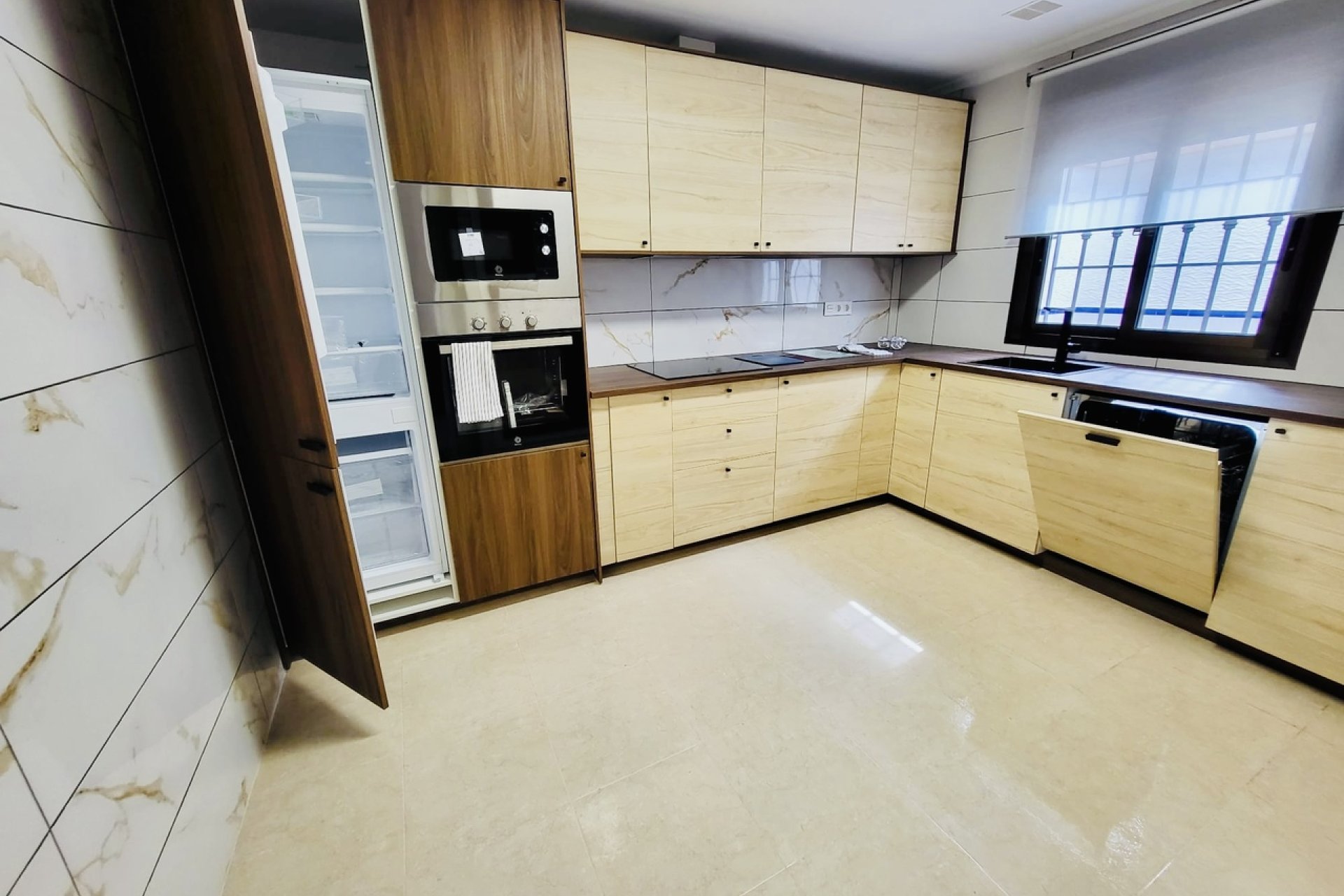 Resale - Townhouse * - San Miguel de Salinas