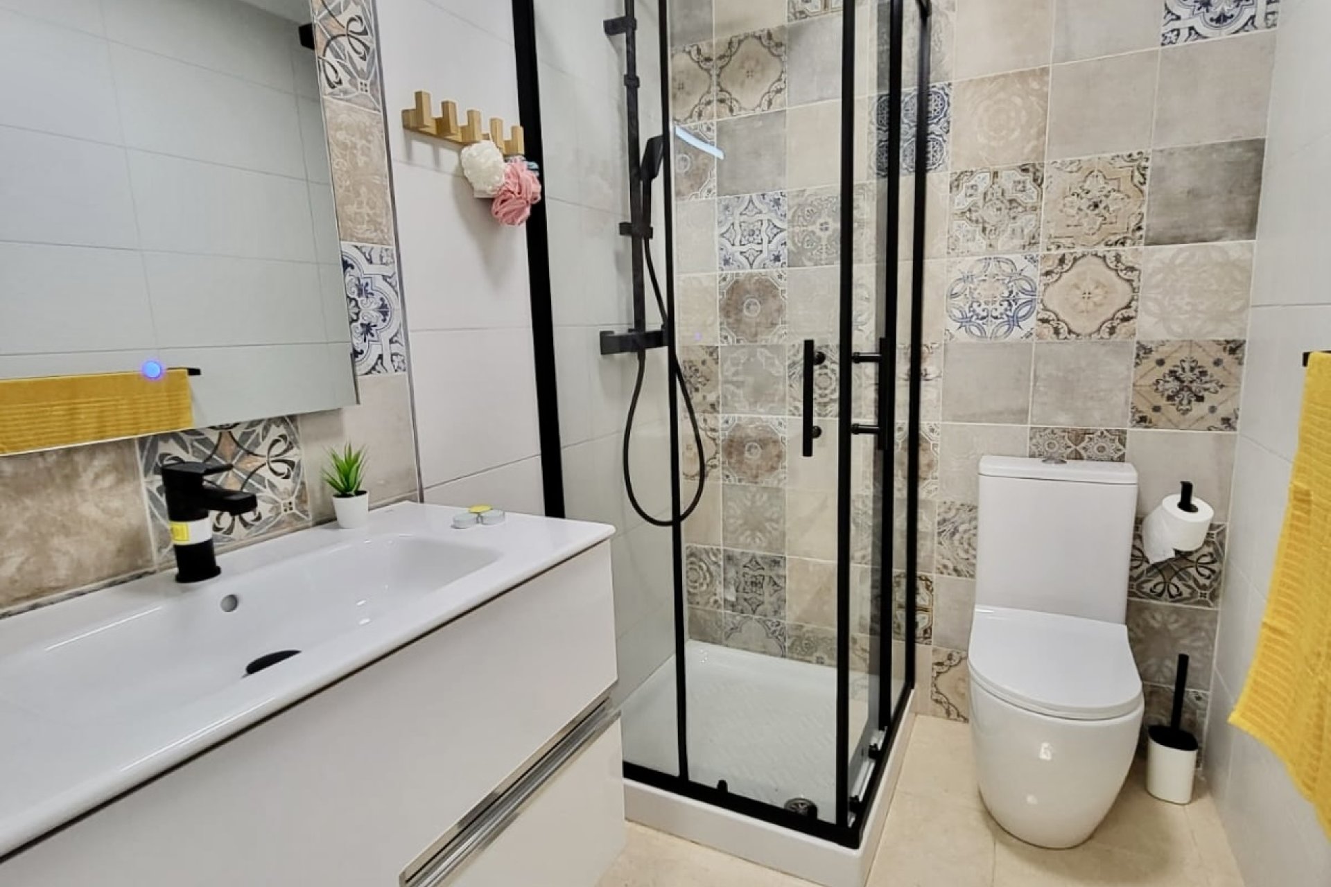 Resale - Townhouse * - San Miguel de Salinas