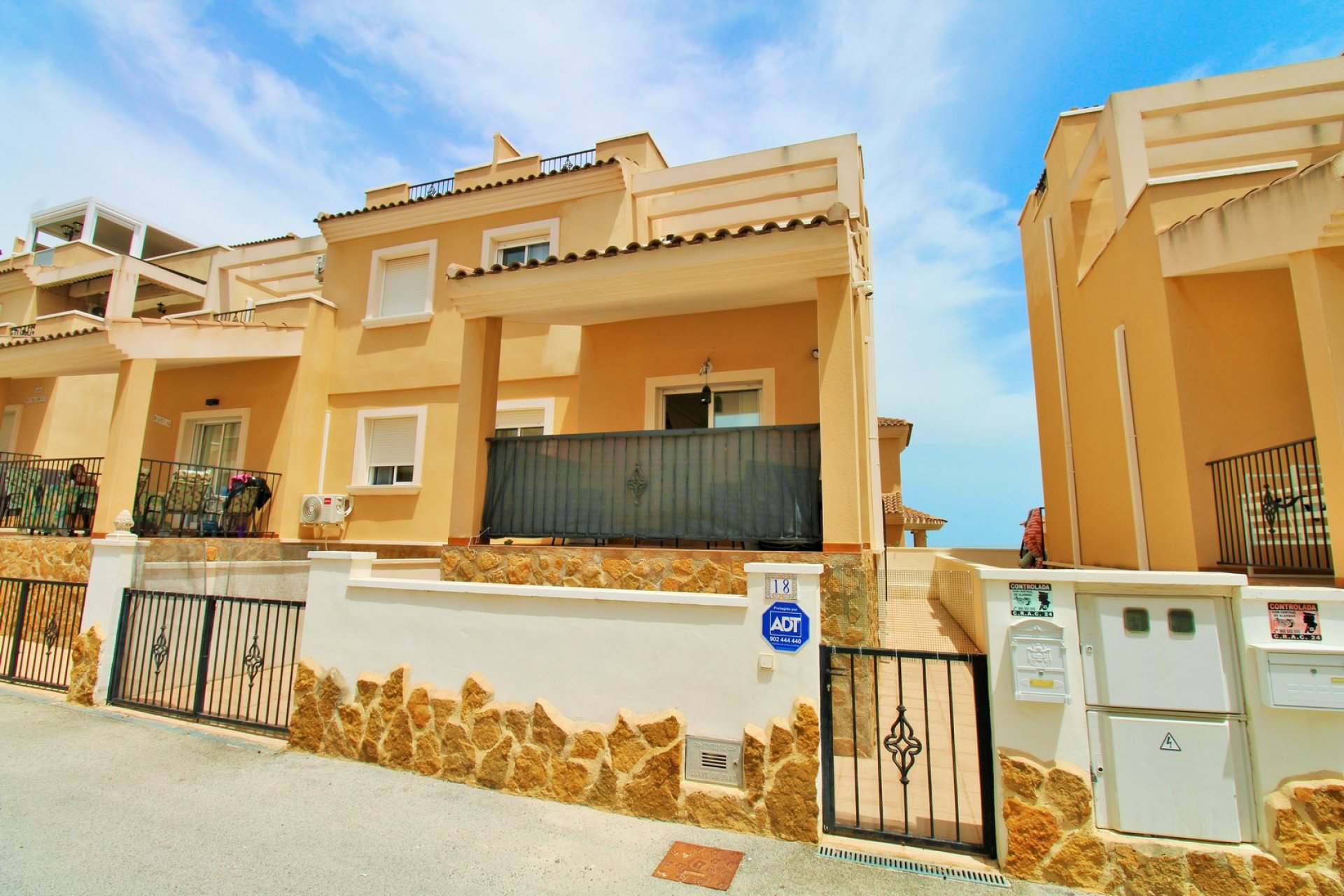 Resale - Townhouse * - San Miguel de Salinas *
