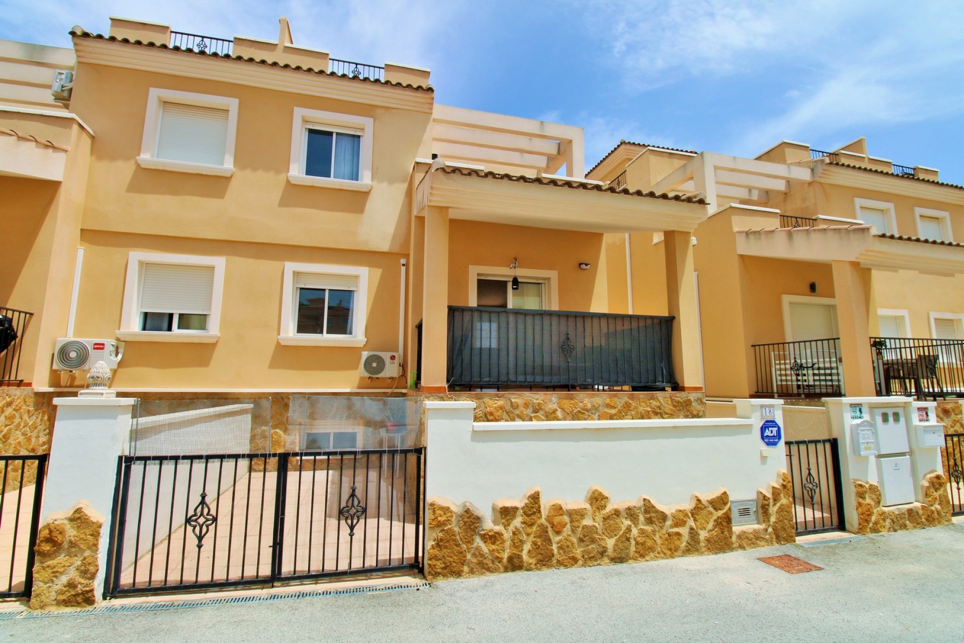Resale - Townhouse * - San Miguel de Salinas *