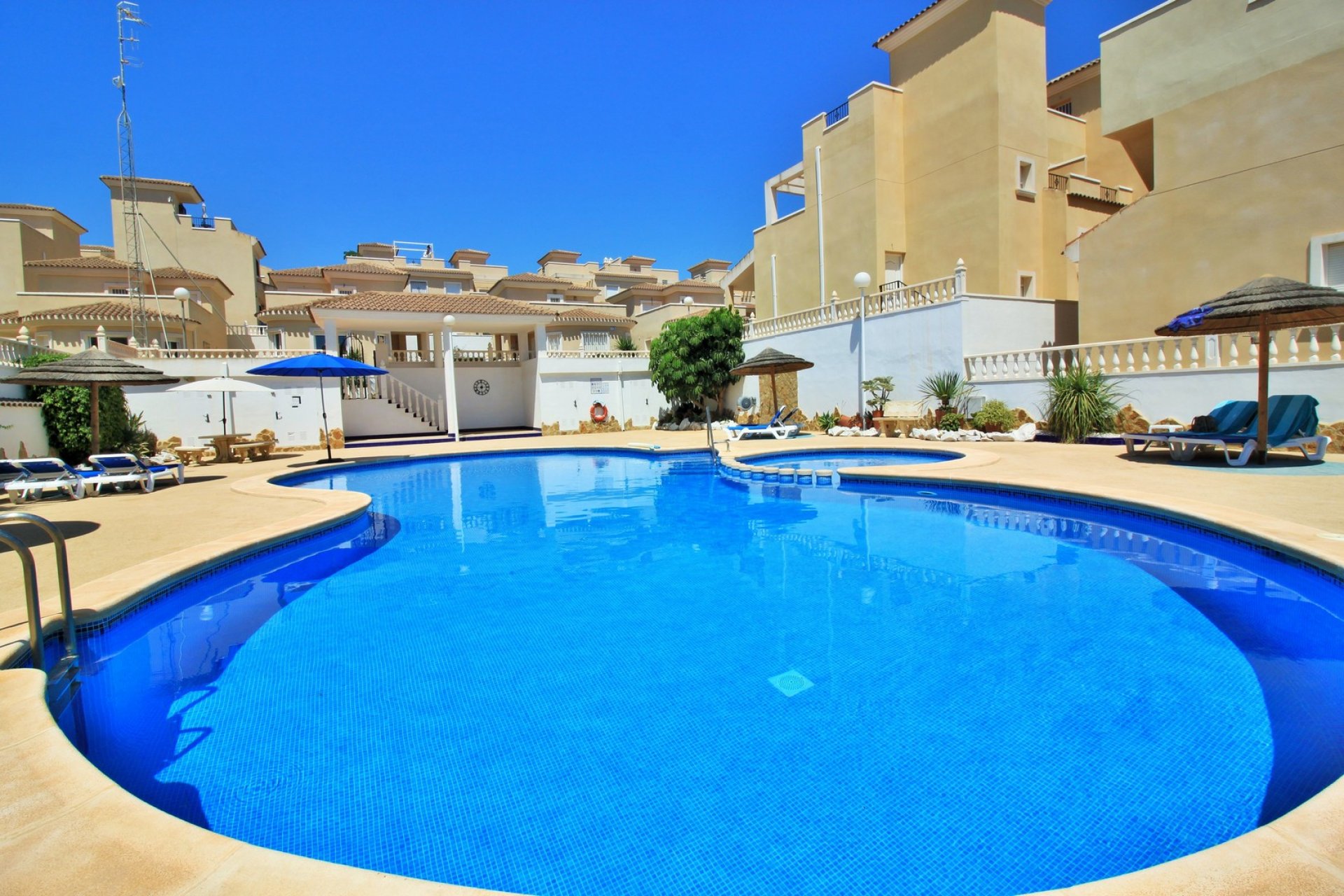 Resale - Townhouse * - San Miguel de Salinas *